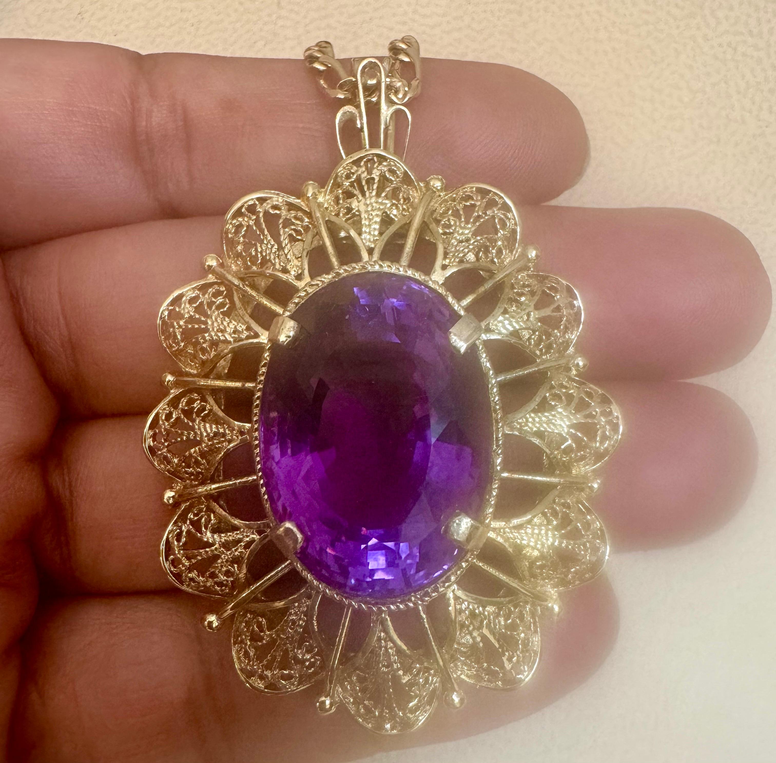 23 Carat Oval Amethyst Pendant  Necklace 18 Karat Yellow Gold Vintage For Sale 3