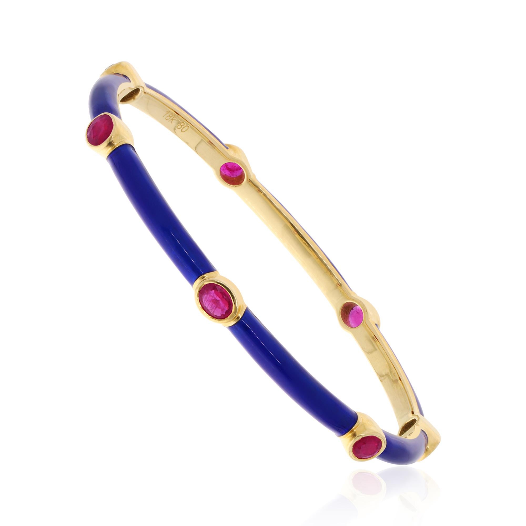 Taille ovale Bracelet jonc en or jaune 14 carats avec rubis ovale de 2,3 carats et pierres précieuses émaillées en vente