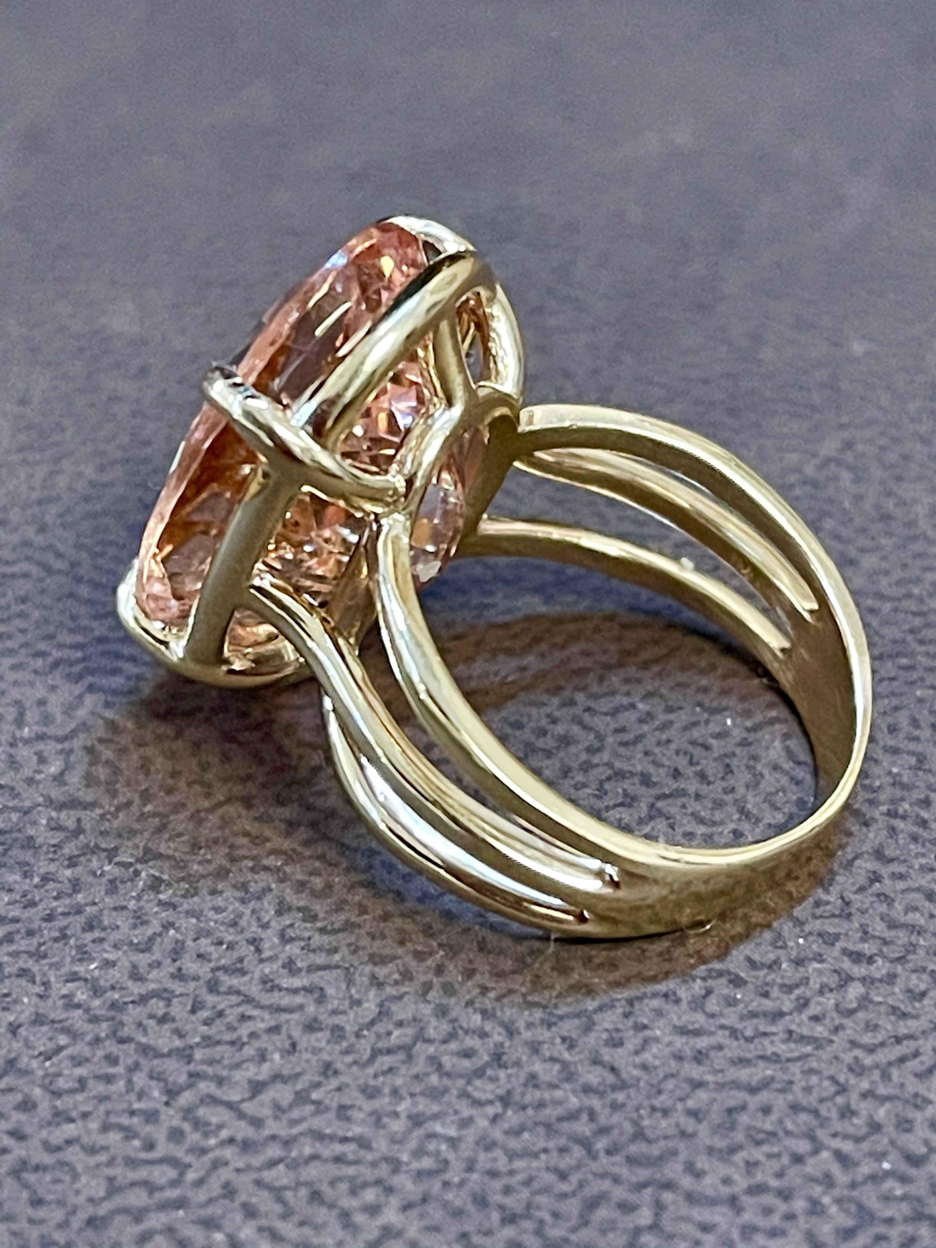 23 Carat Oval Shape Morganite Cocktail Ring 14 Karat Yellow Gold Estate In Excellent Condition In New York, NY