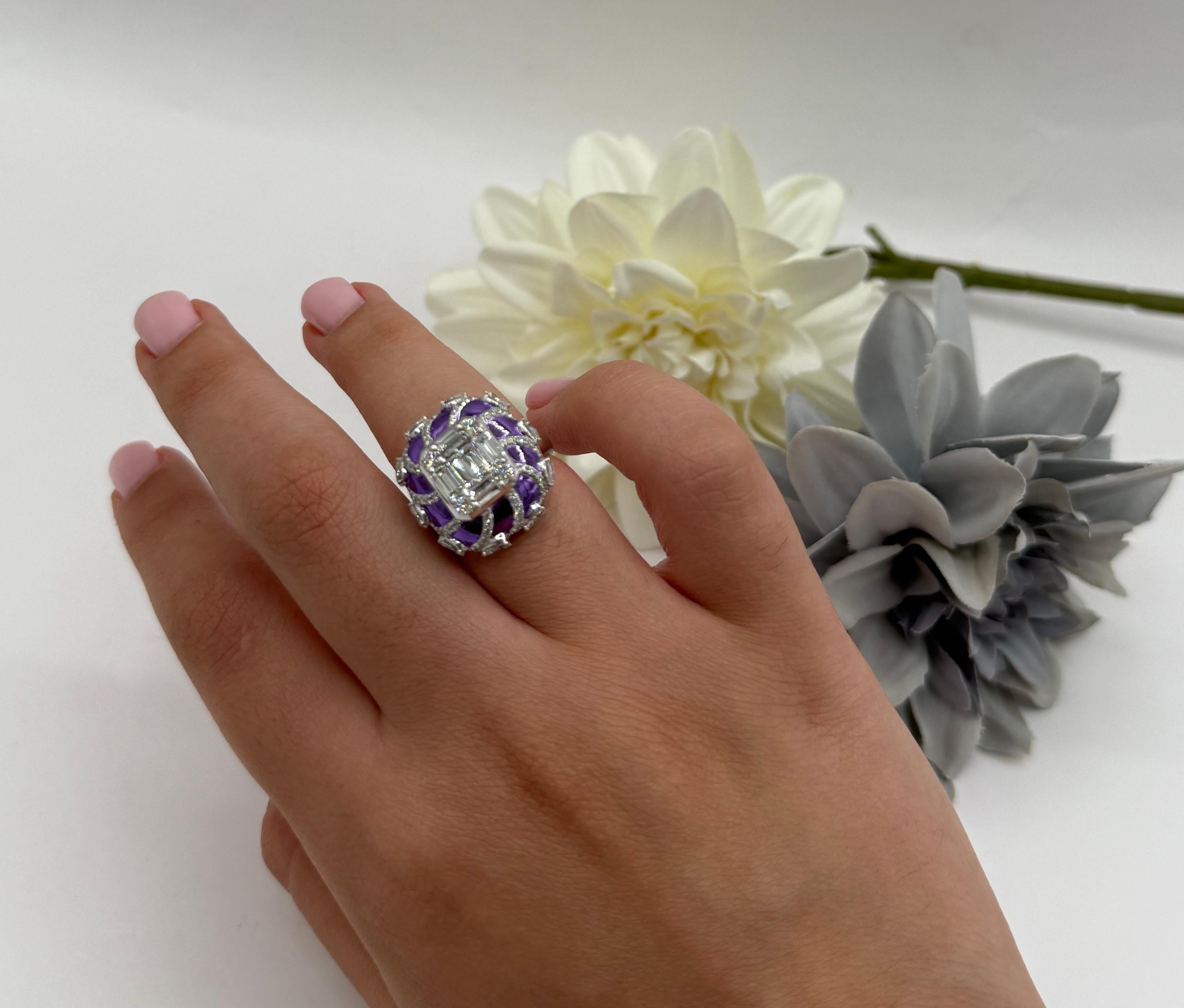 Mixed Cut 2.3 Carat Pear, Baguette, Round Diamond White Gold Ring For Sale