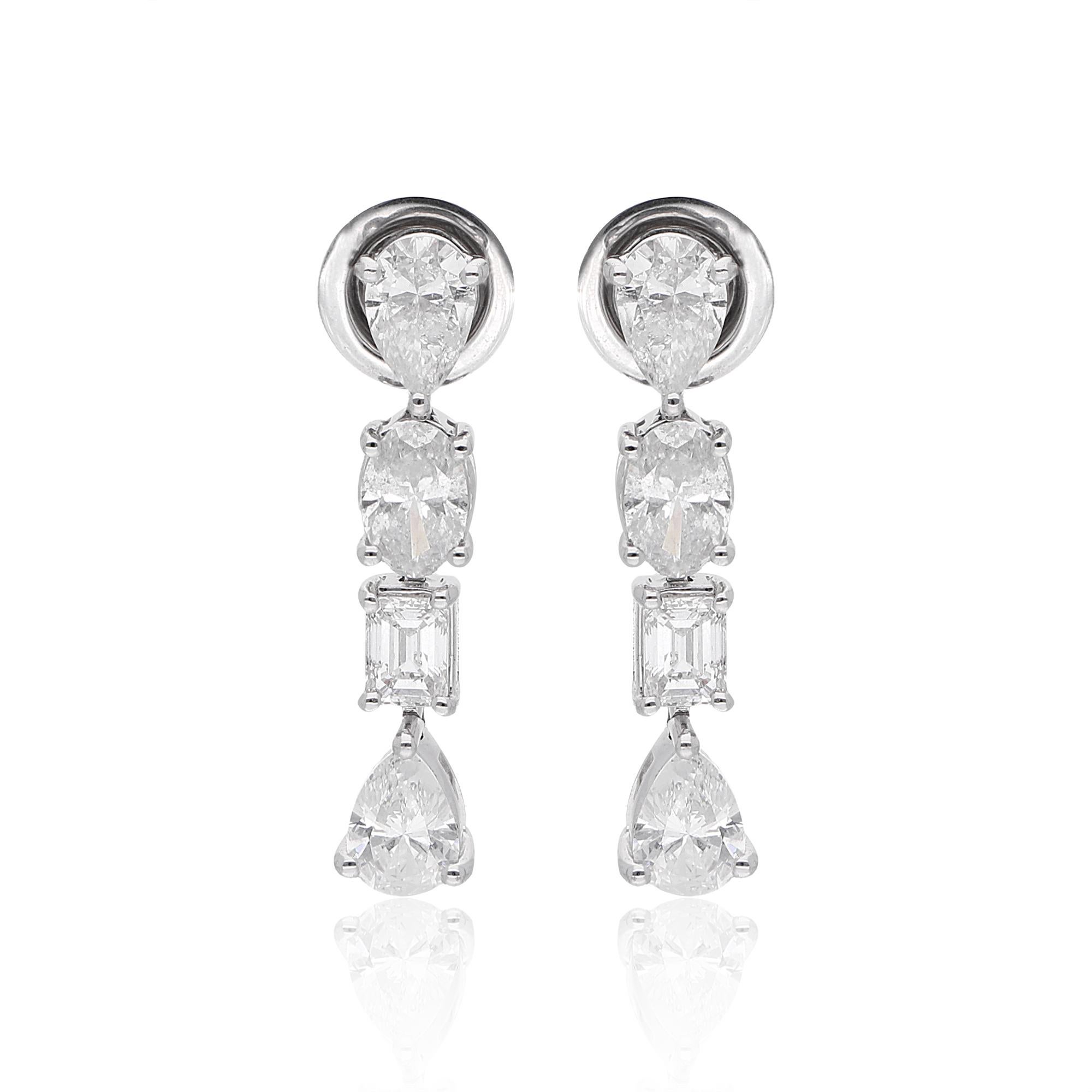 Diese exquisiten Ohrringe sind aus 18-karätigem Gold gegossen und mit 2,32 Karat funkelnden Diamanten besetzt.

FOLLOW SPECTRUM JEWELS Storefront, um die neueste Collection'S und exklusive Stücke zu sehen. Spectrum Jewels ist stolz darauf, ein Top