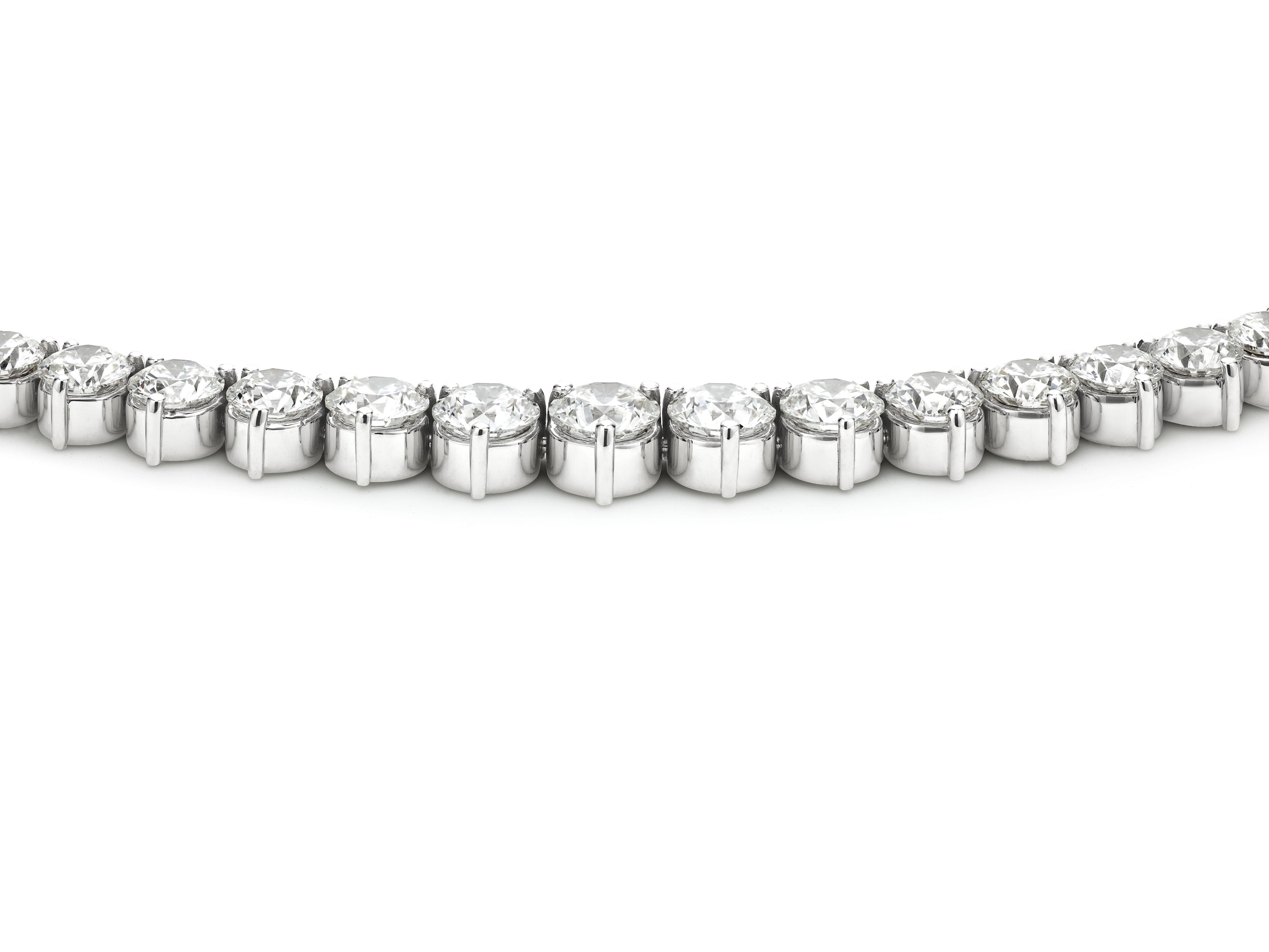 23 Carat Round Diamond 18K White Gold Riviera Tennis Necklace  In New Condition For Sale In Rome, IT