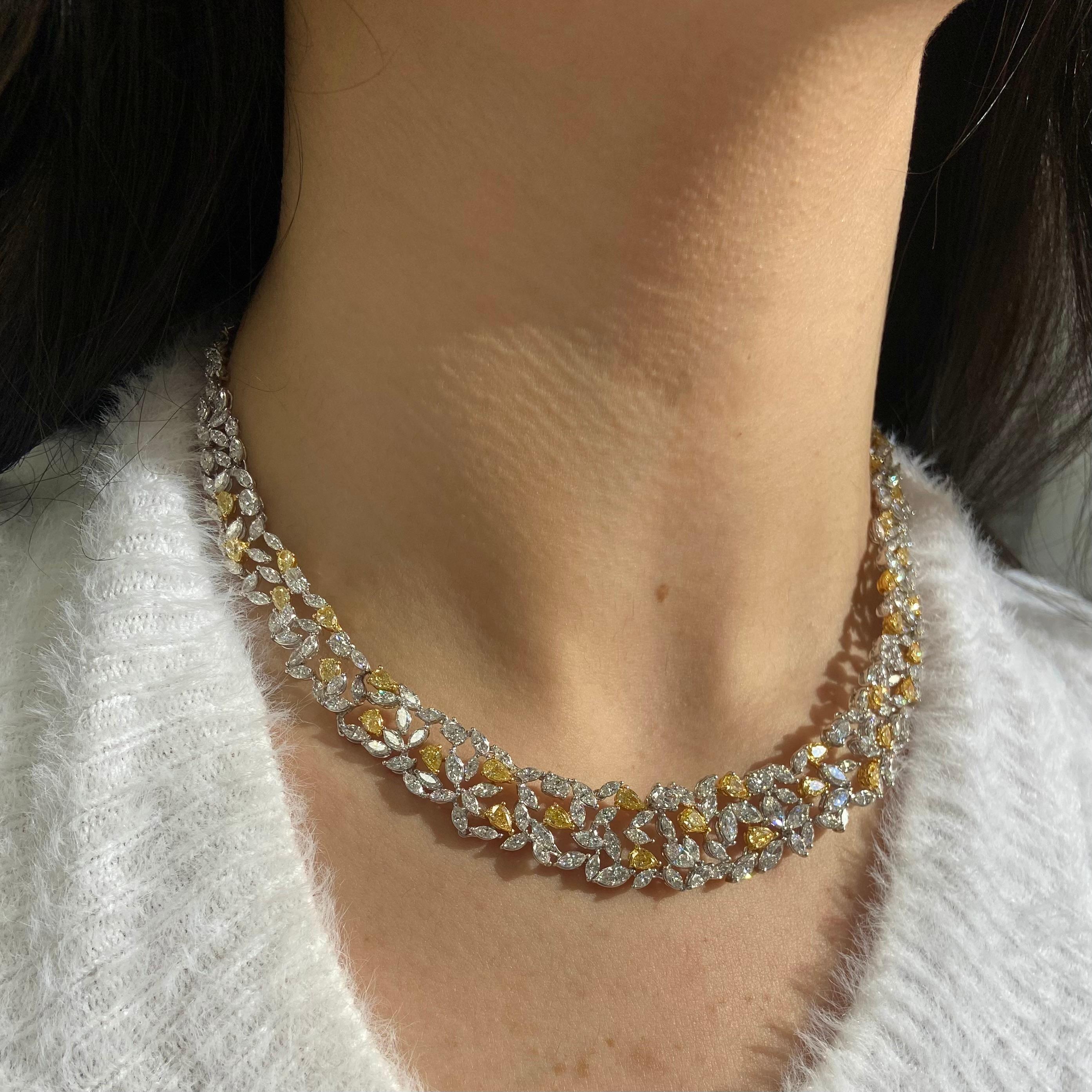 23 Karat Gelbe und weiße Diamant-Halskette (Gemischter Schliff) im Angebot