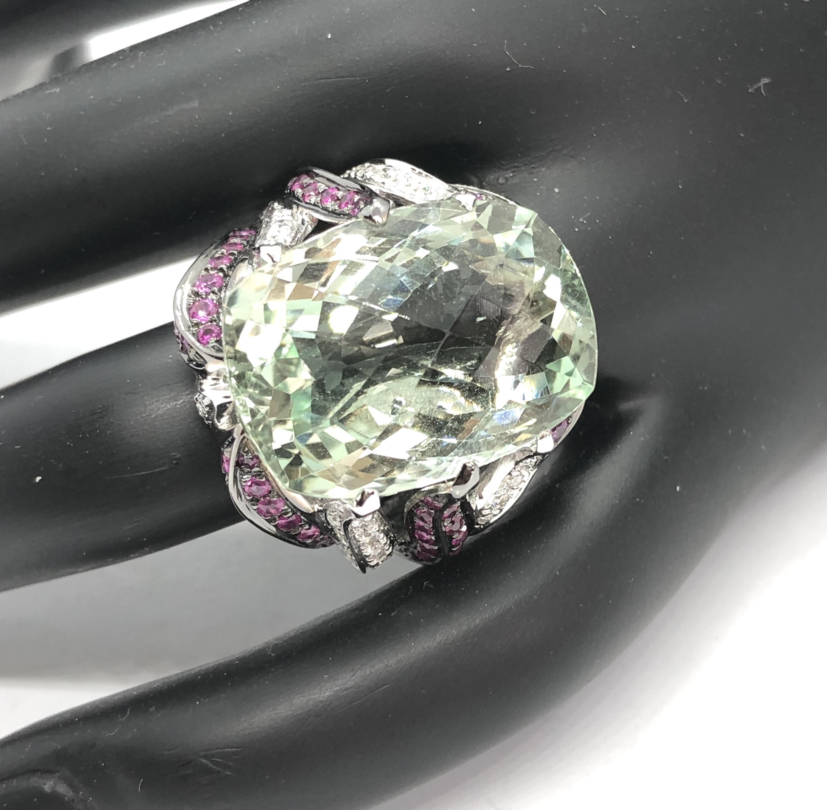 23 Ct Green Prasiolite White Gold Cocktail Ring Diamond and Pink Sapphires Flame For Sale 4