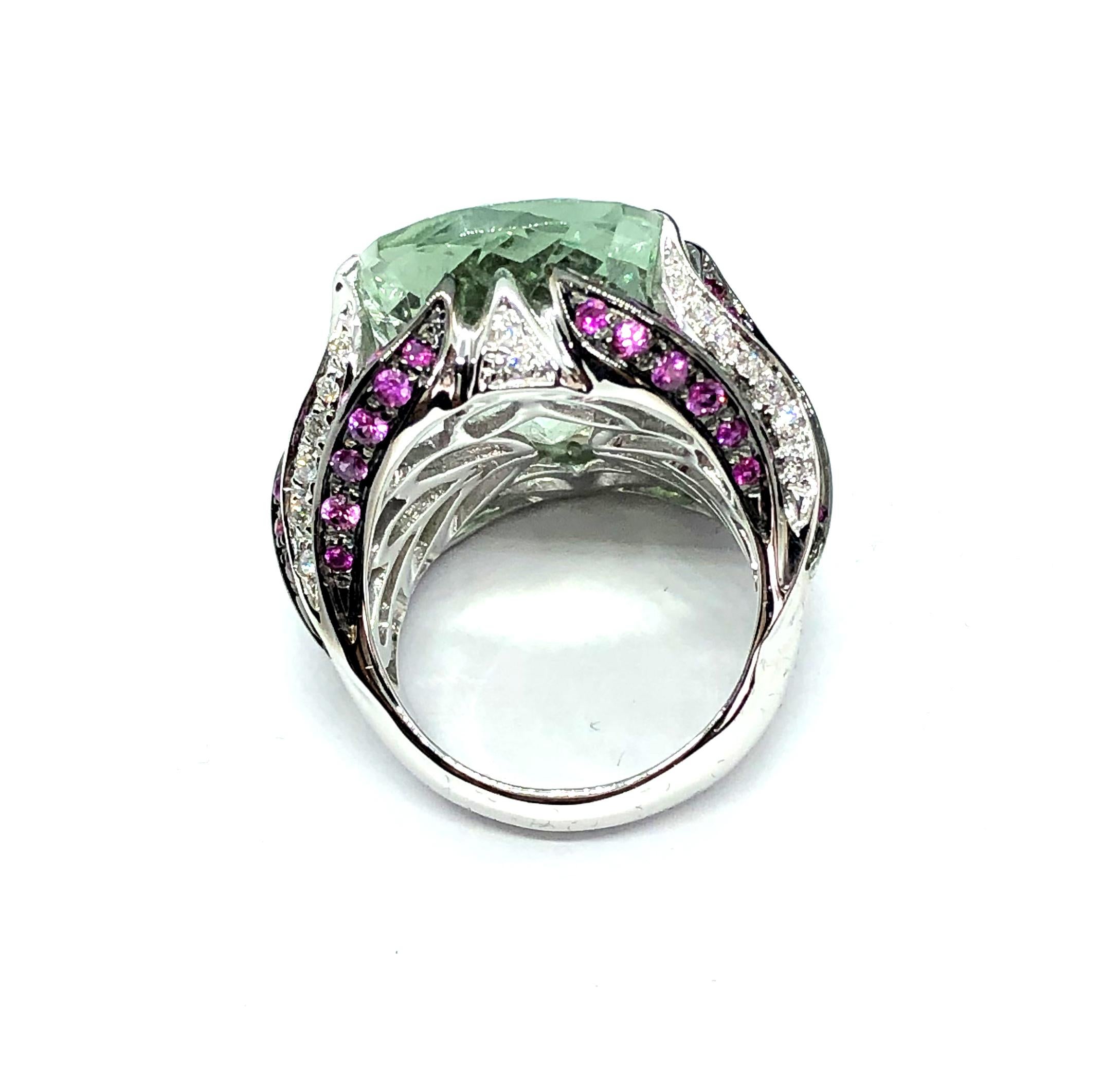 Women's or Men's 23 Ct Green Prasiolite White Gold Cocktail Ring Diamond and Pink Sapphires Flame For Sale