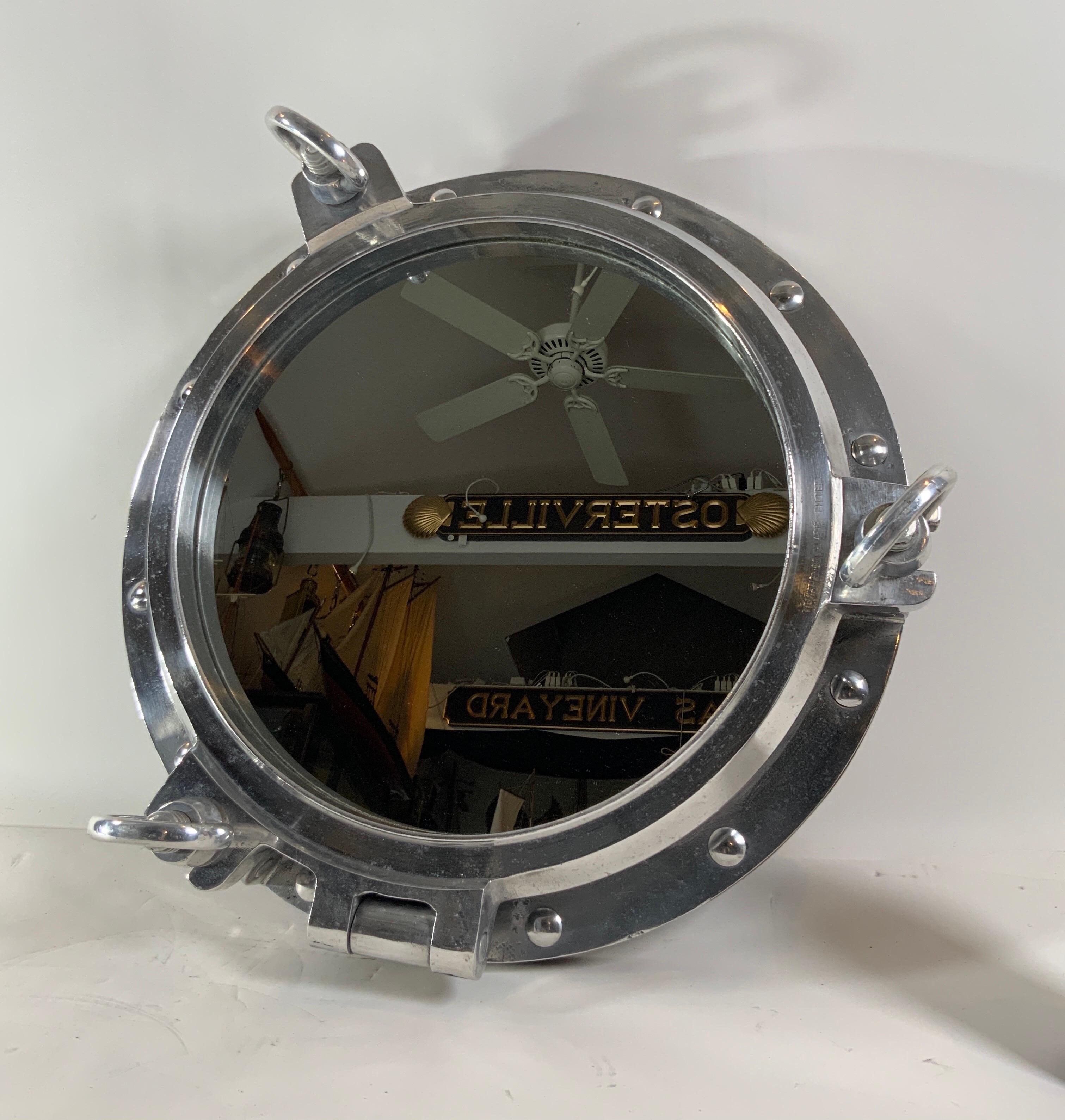 Porthole-Spiegel eines Schiffes aus Aluminium im Zustand „Gut“ im Angebot in Norwell, MA