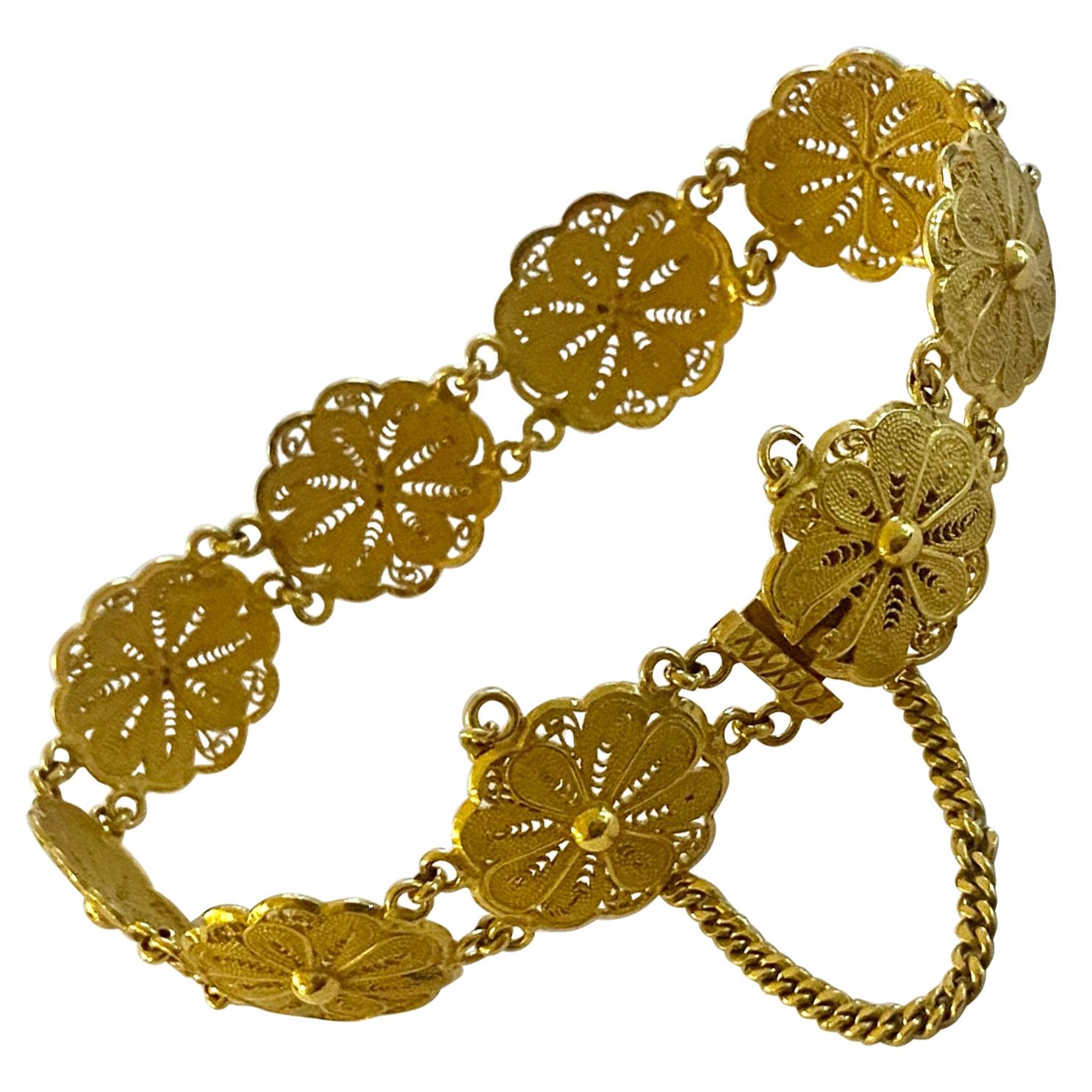 23 Karat Filigree Bracelet, Dutch East Indies, 1930 For Sale