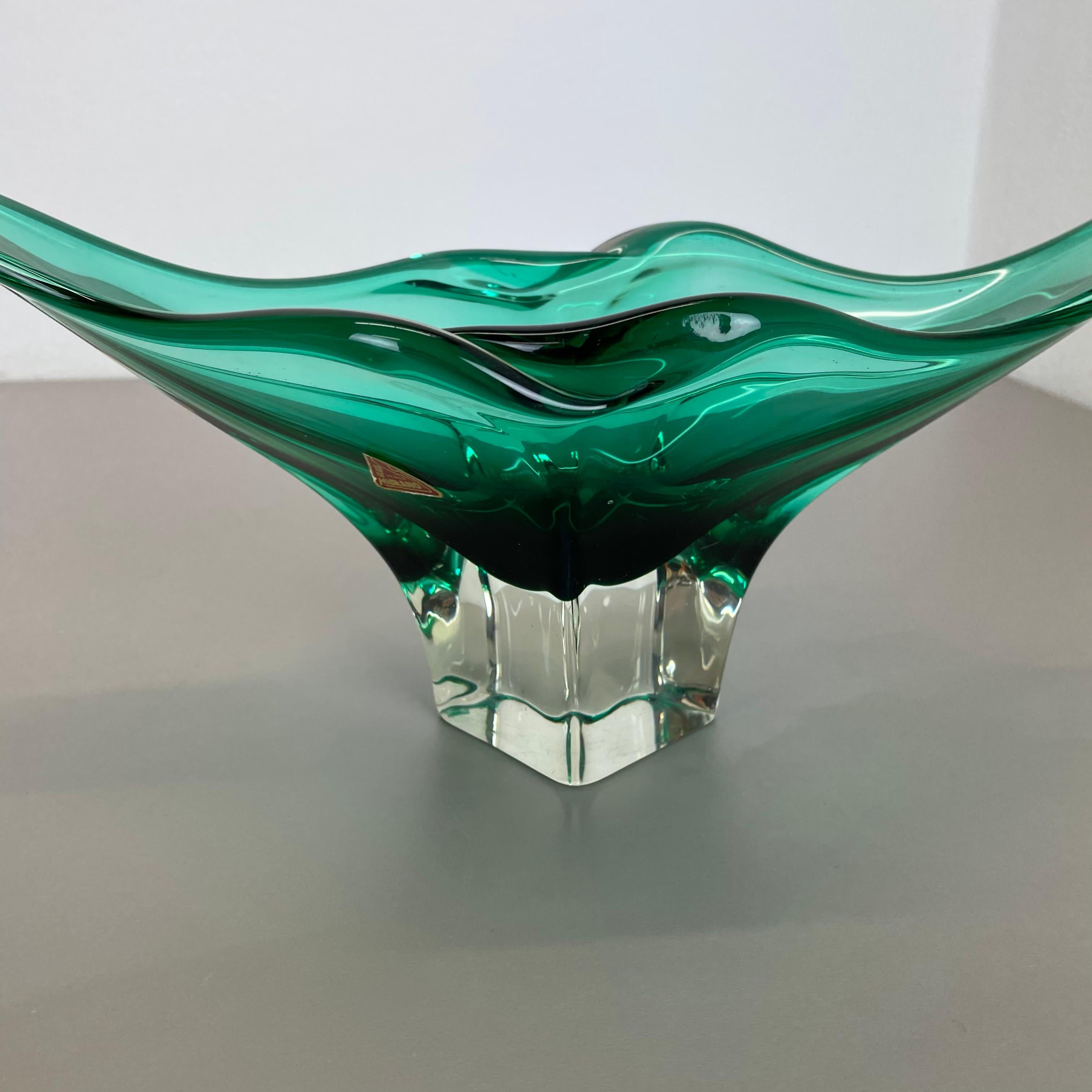 2, 3 Kg Glass Bowl Shell Centerpiece by Flavio Poli Attrib., Murano, Italy, 1970s For Sale 4