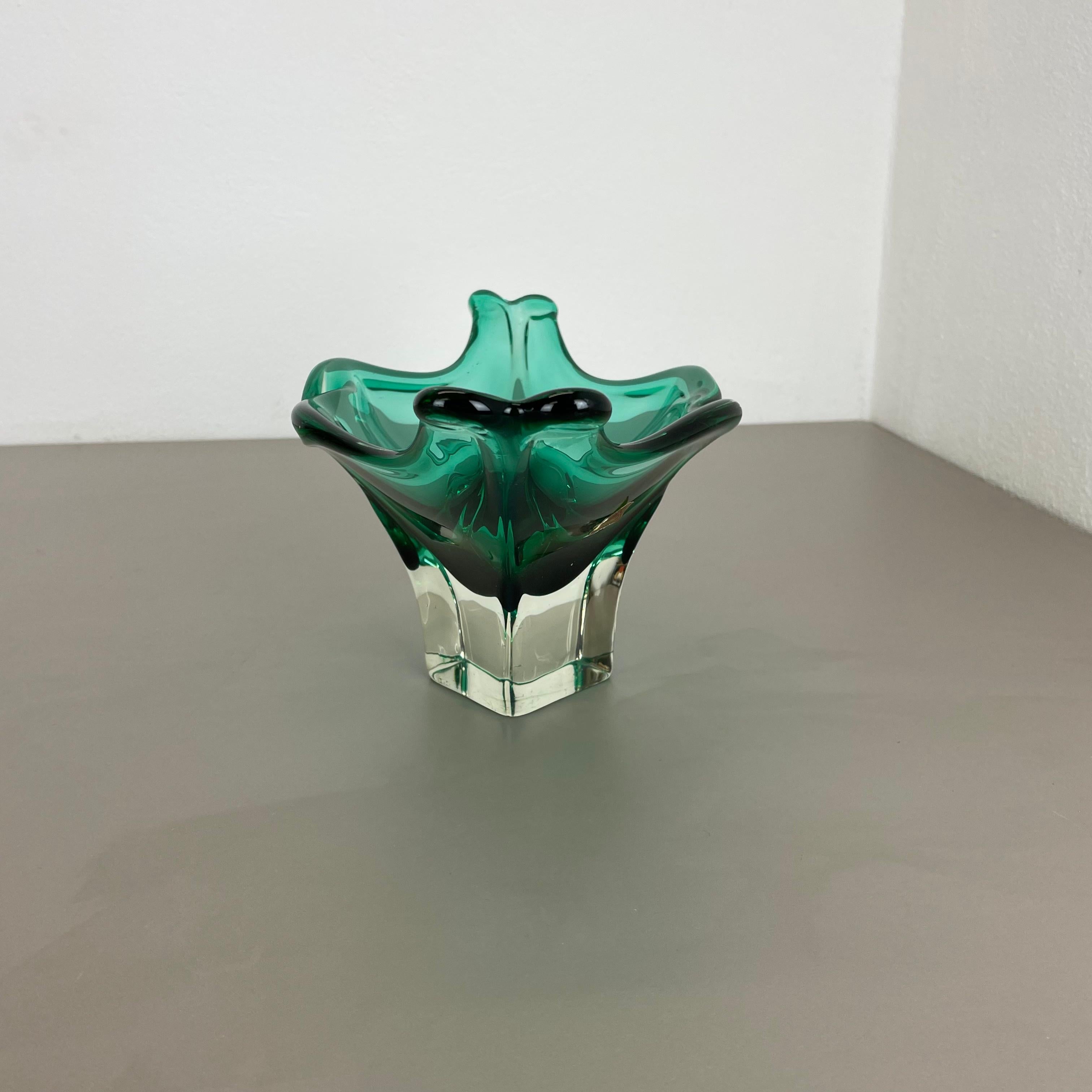 2, 3 Kg Glass Bowl Shell Centerpiece by Flavio Poli Attrib., Murano, Italy, 1970s For Sale 5