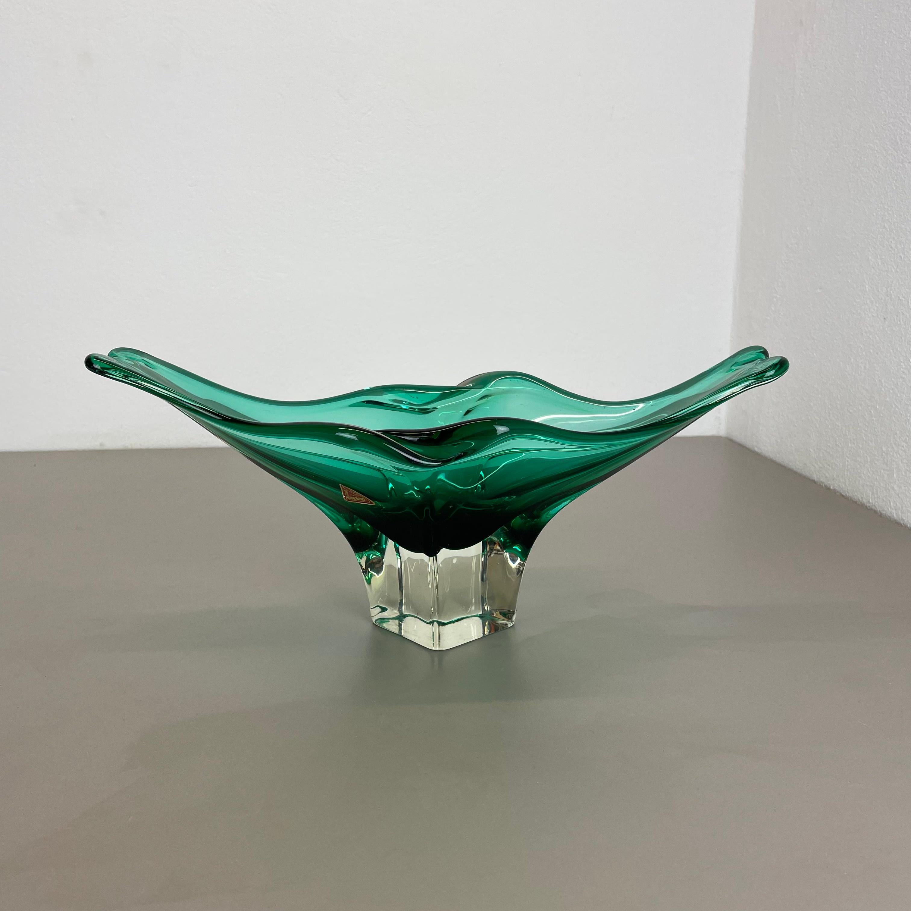 Artikel:

Murano Glasschale, Element


Herkunft:

Murano, Italien


Design/One:

Flavio Poli zugeschrieben.


Jahrzehnt:

1970s



Dieses originale Muschelschalen-Element aus Glas wurde in den 1970er Jahren in Murano, Italien,