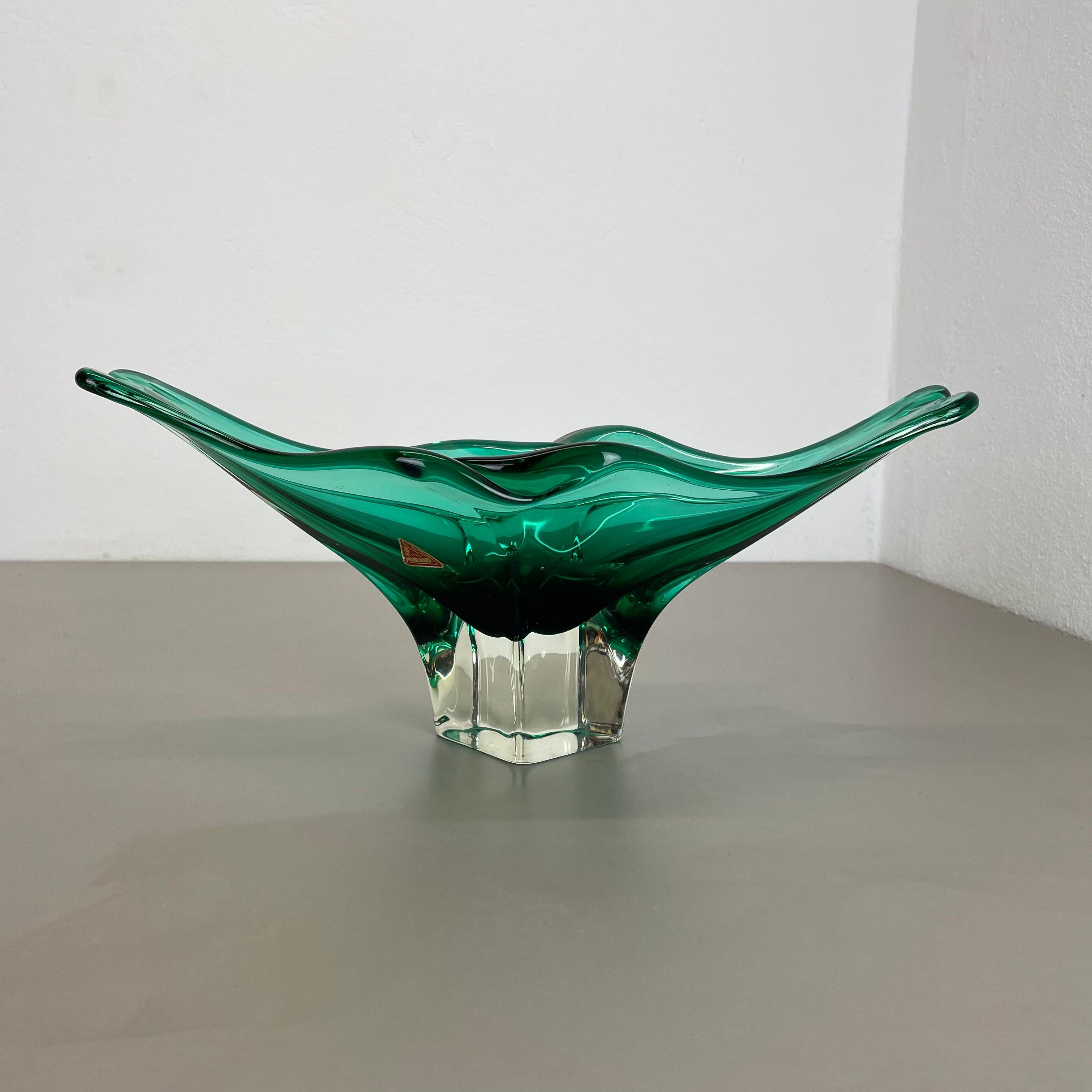 Mid-Century Modern 2, 3 Kg Glass Bowl Shell Centerpiece by Flavio Poli Attrib., Murano, Italy, 1970s For Sale