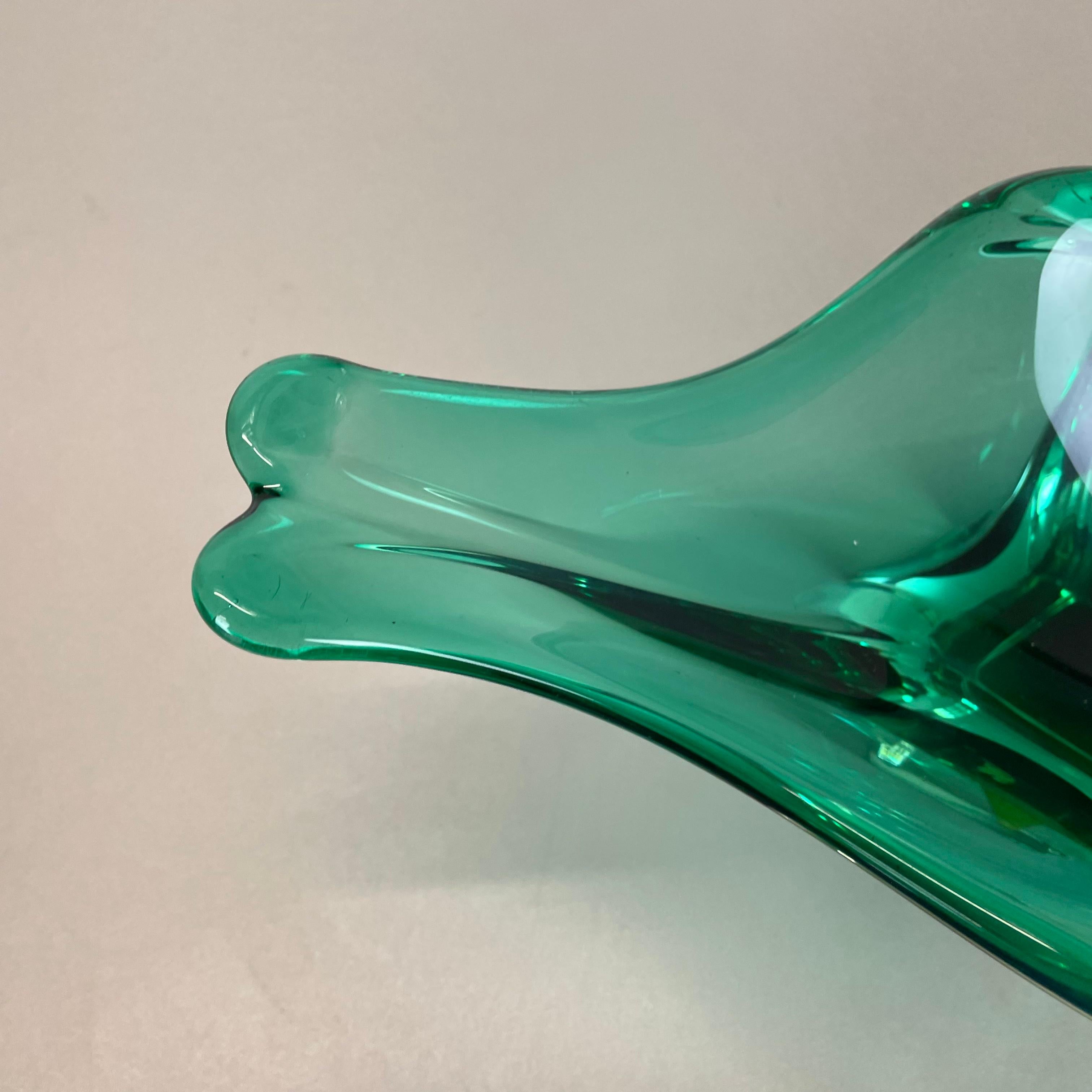 Murano Glass 2, 3 Kg Glass Bowl Shell Centerpiece by Flavio Poli Attrib., Murano, Italy, 1970s For Sale