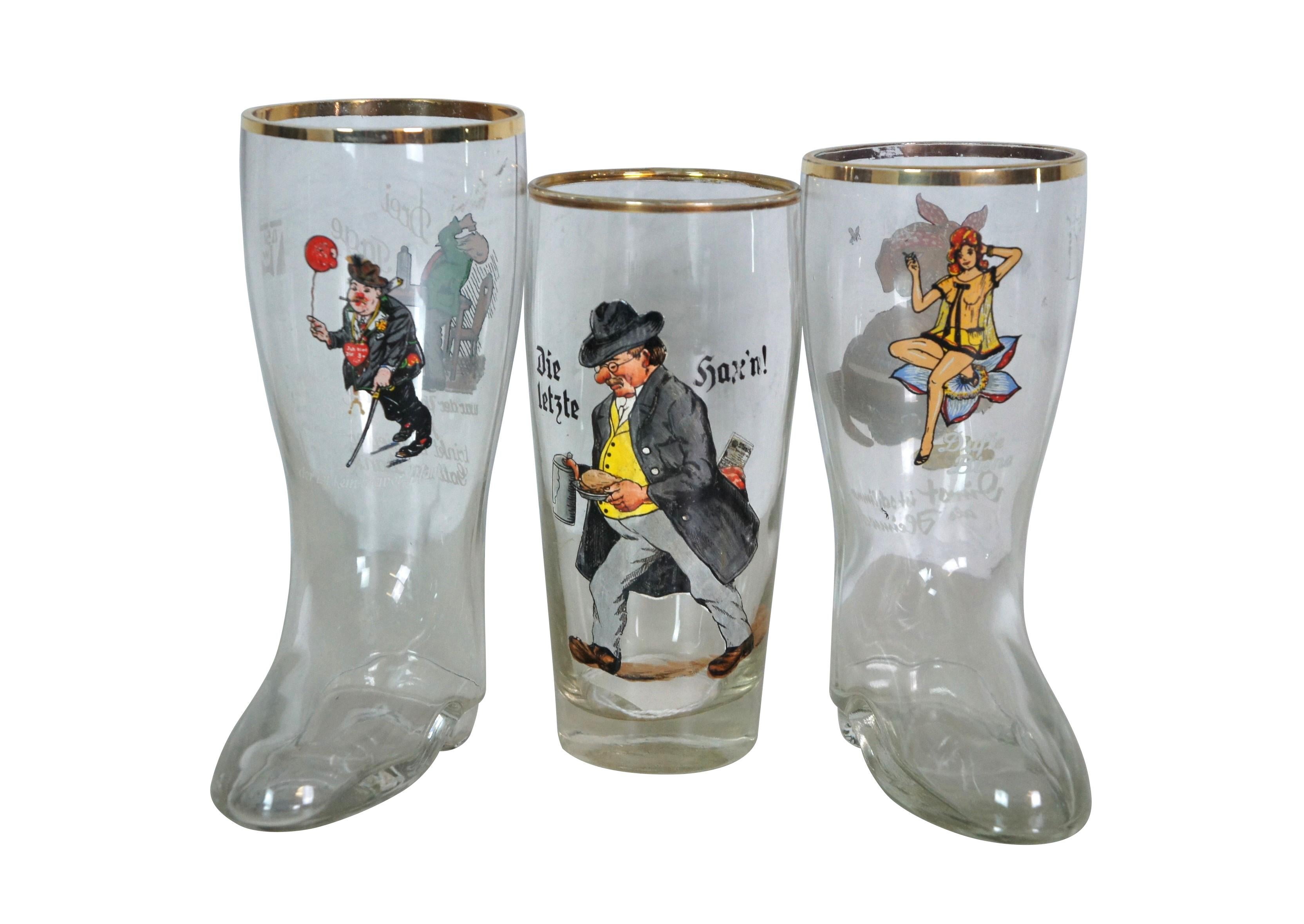 Lote de 23 vasos de cerveza alemanes de mediados del siglo XX con escenas y figuras novedosas / humorísticas / subidas de tono. Incluye 5 botas, 1 copa y 1 petaca.

Dimensiones:
Mayor - 5,25