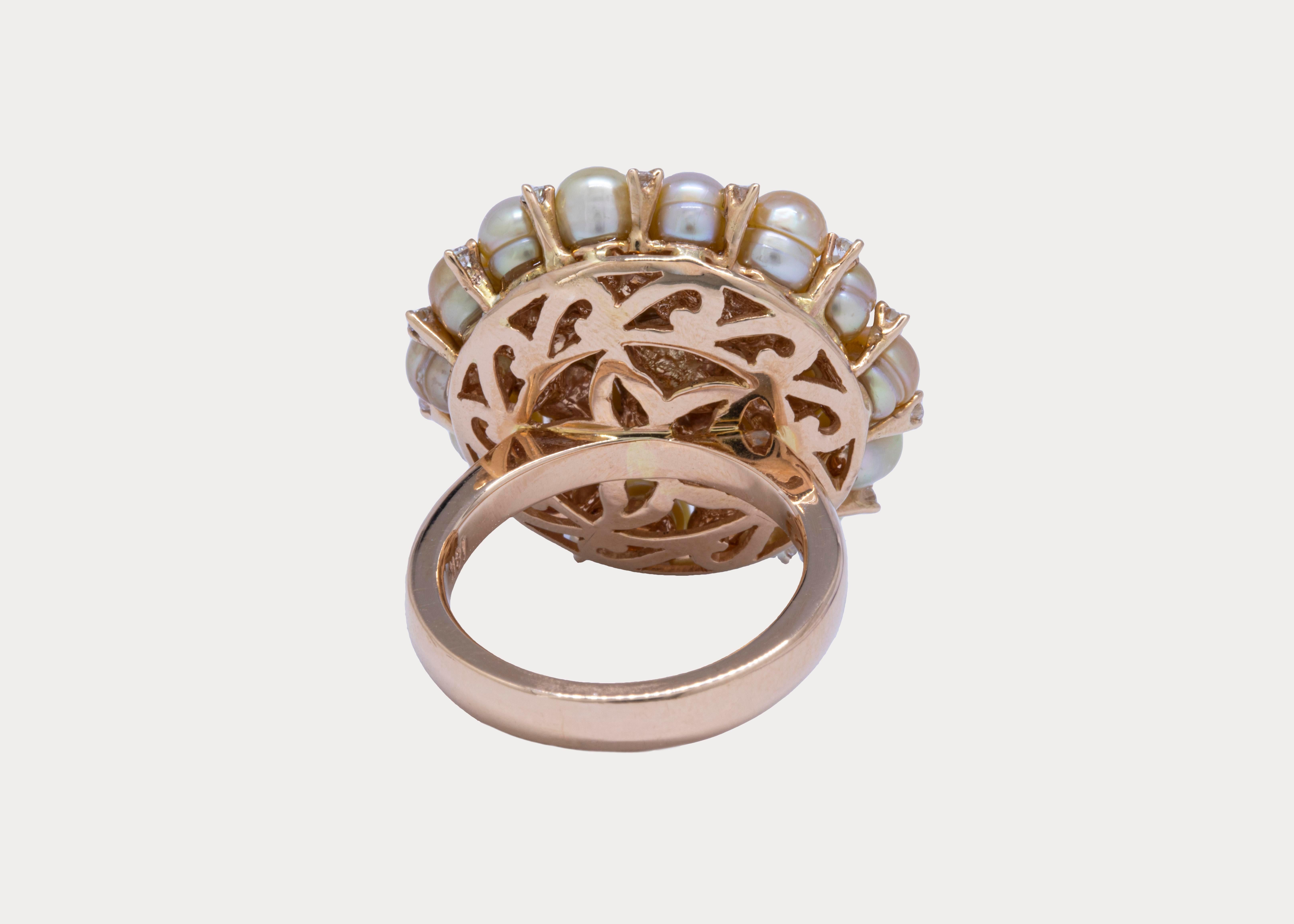 Taille ronde 23 nuances de perles naturelles du Bahreïn certifiées avec diamants éparpillés Bague 18 carats en vente