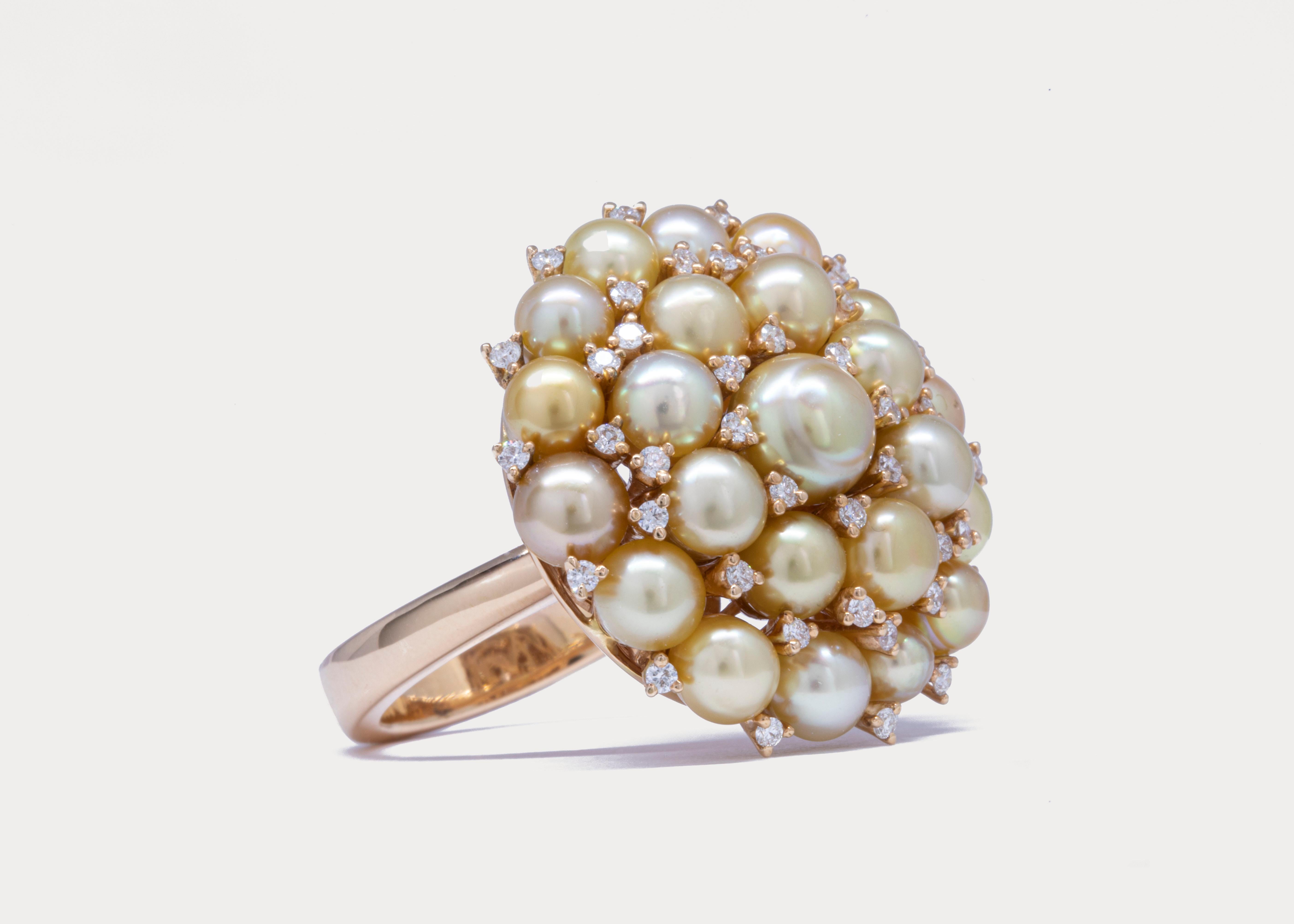 23 nuances de perles naturelles du Bahreïn certifiées avec diamants éparpillés Bague 18 carats Neuf - En vente à Manama, BH