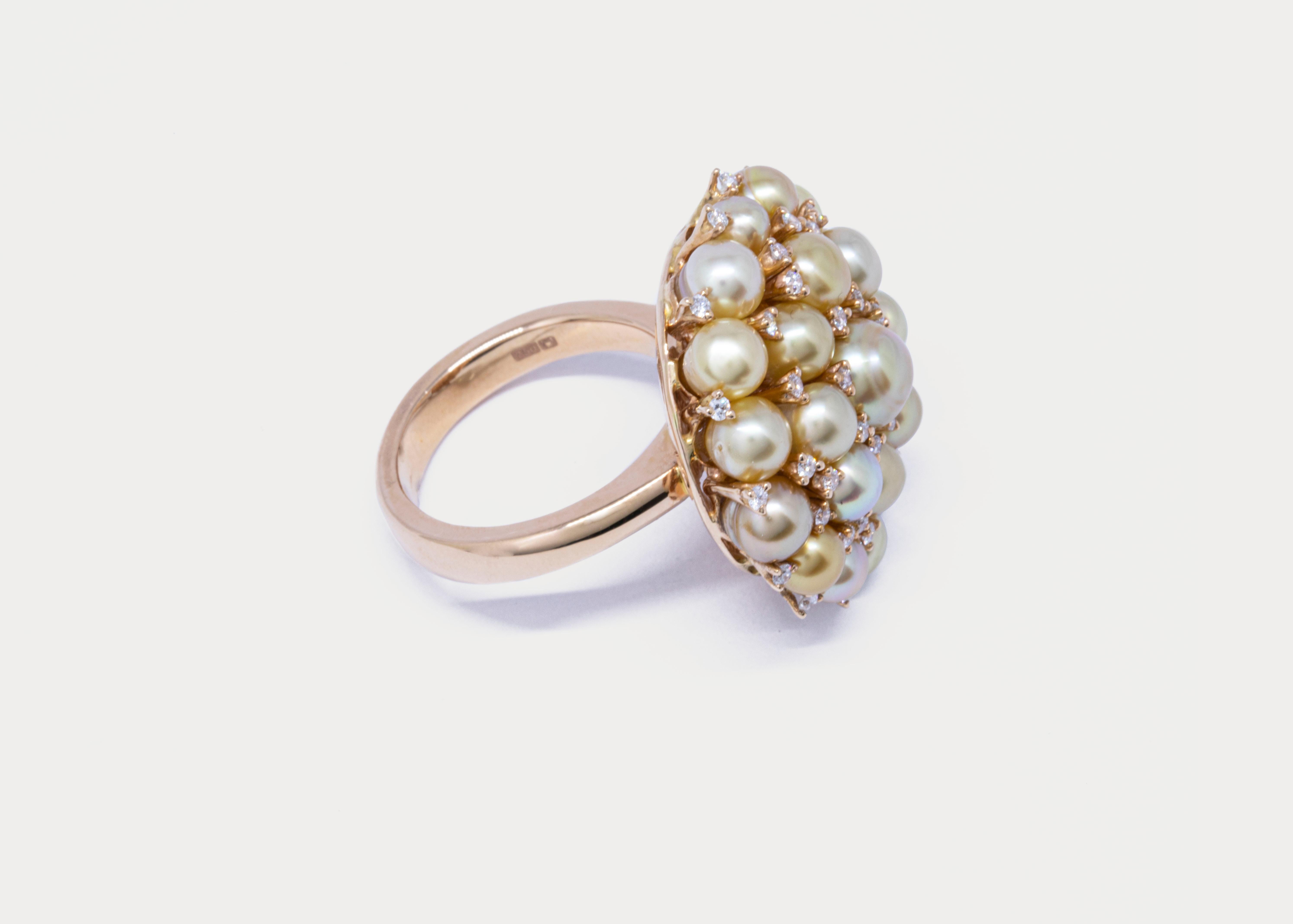 23 nuances de perles naturelles du Bahreïn certifiées avec diamants éparpillés Bague 18 carats Pour femmes en vente