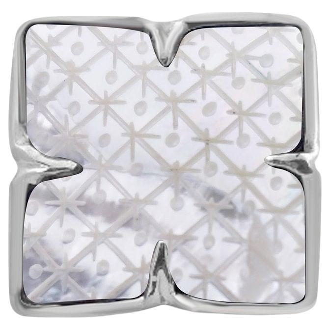 Im Angebot: 23 X 23 Weißer weißer Kleeblatt Perlmutt-Schnitzerei in Doppelseitigem Sterlingsilber-Ring ()