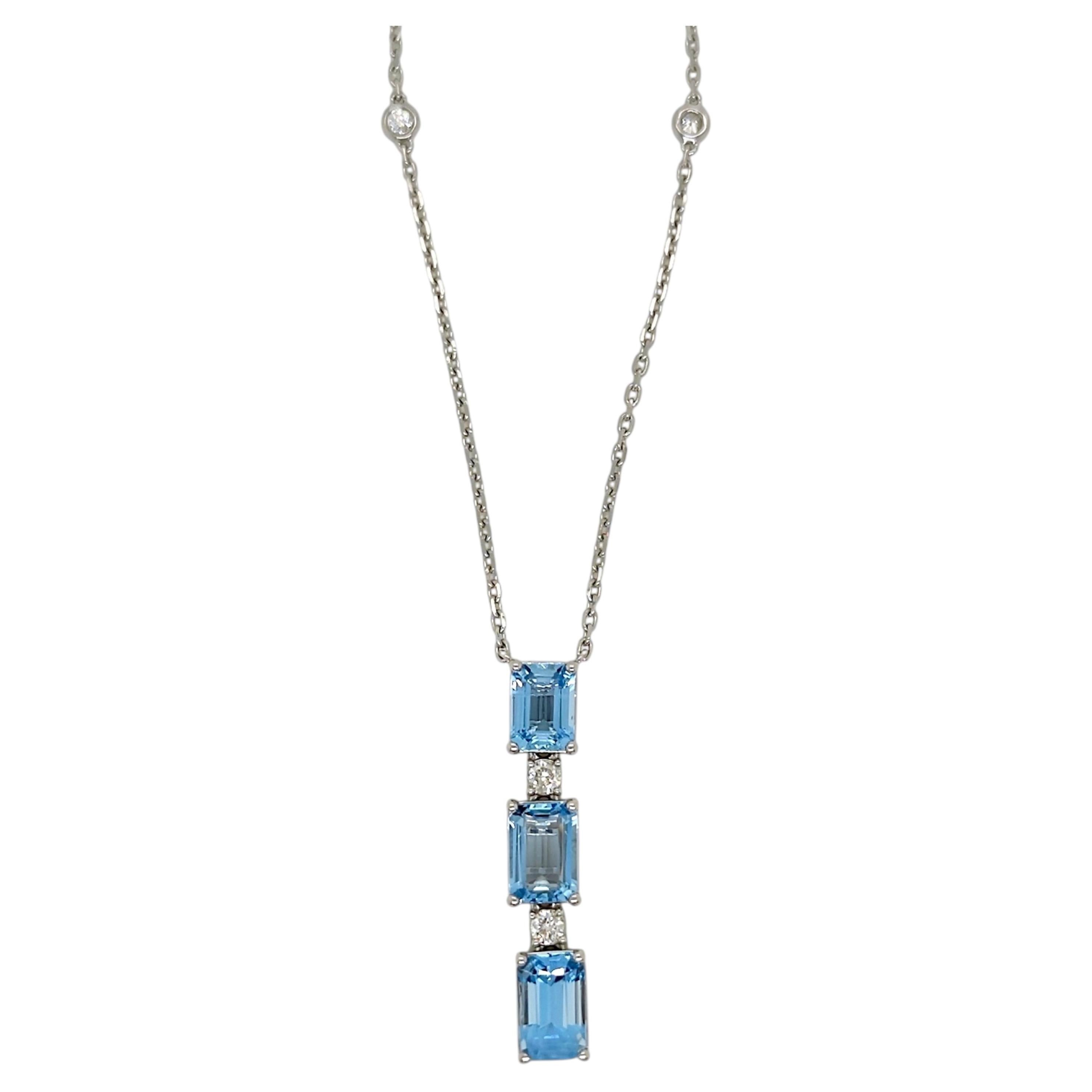 2.30 Karat Aquamarin Rund Diamant Weißgold Halskette im Angebot