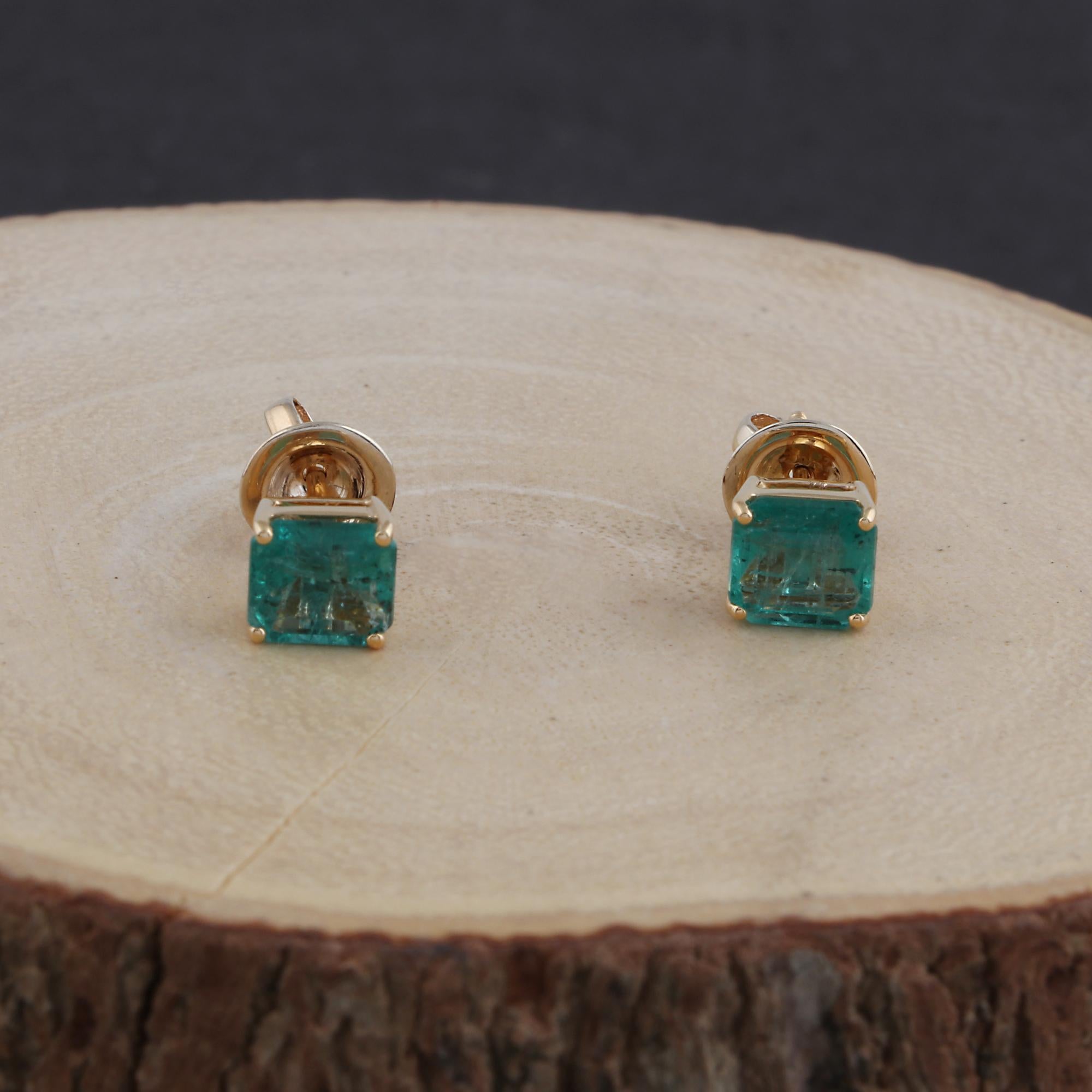 2,30 Karat Smaragd im Ascher-Schliff aus Sambia Ohrstecker aus 18 Karat massivem Gelbgold (Rundschliff) im Angebot