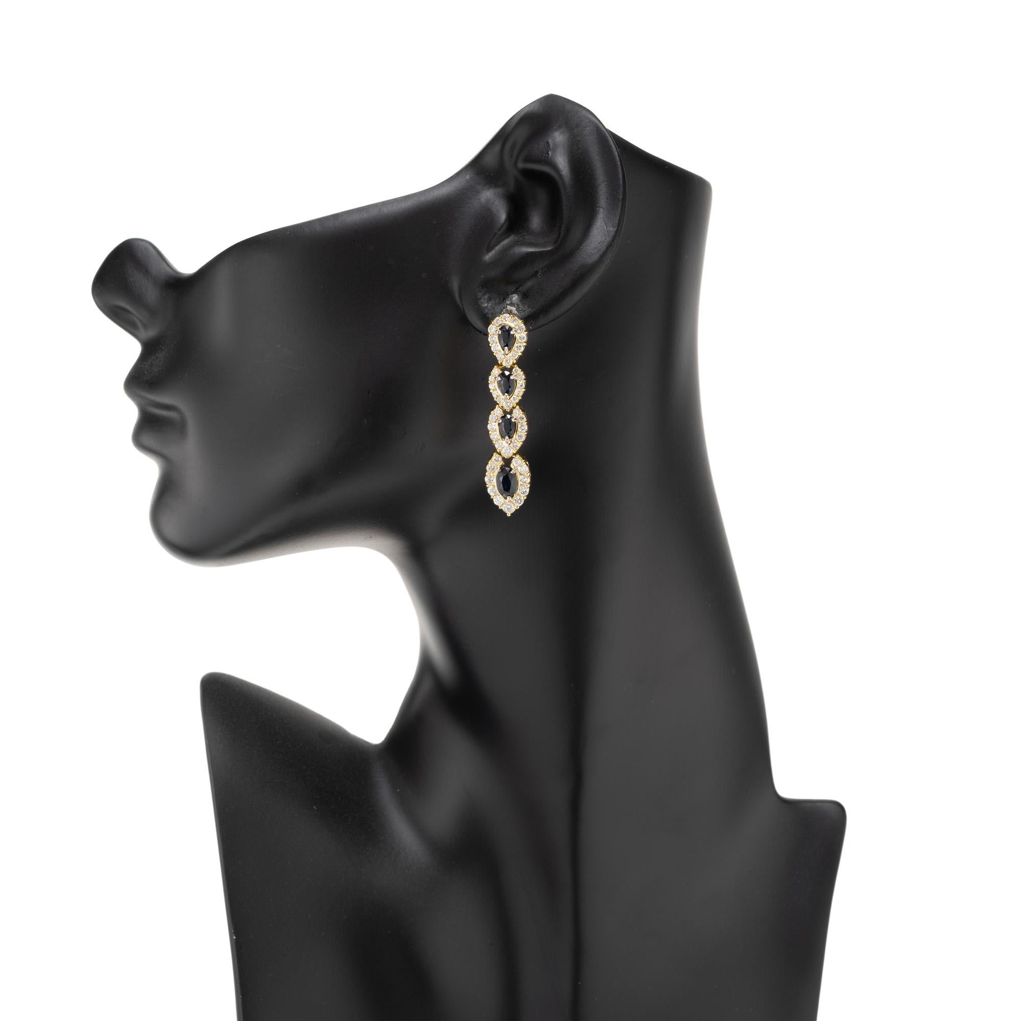 Orecchini a pendente in oro giallo con diamante e zaffiro blu ovale da 2,30 carati in vendita 1