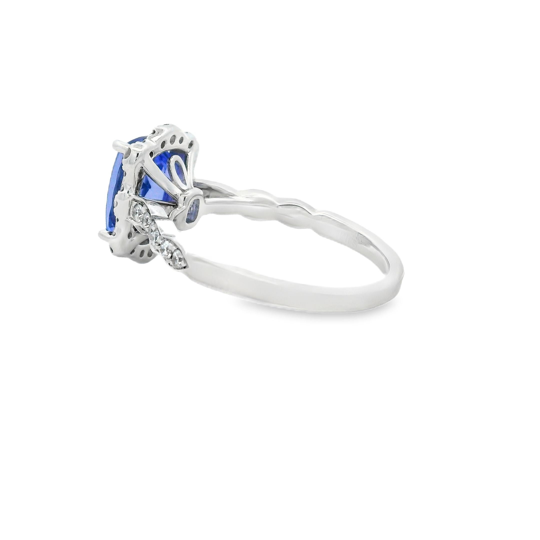 2,30 Karat Cushion Tansanit und Diamant Halo Ring in 14K Weißgold Größe 7 im Zustand „Neu“ im Angebot in New York, NY