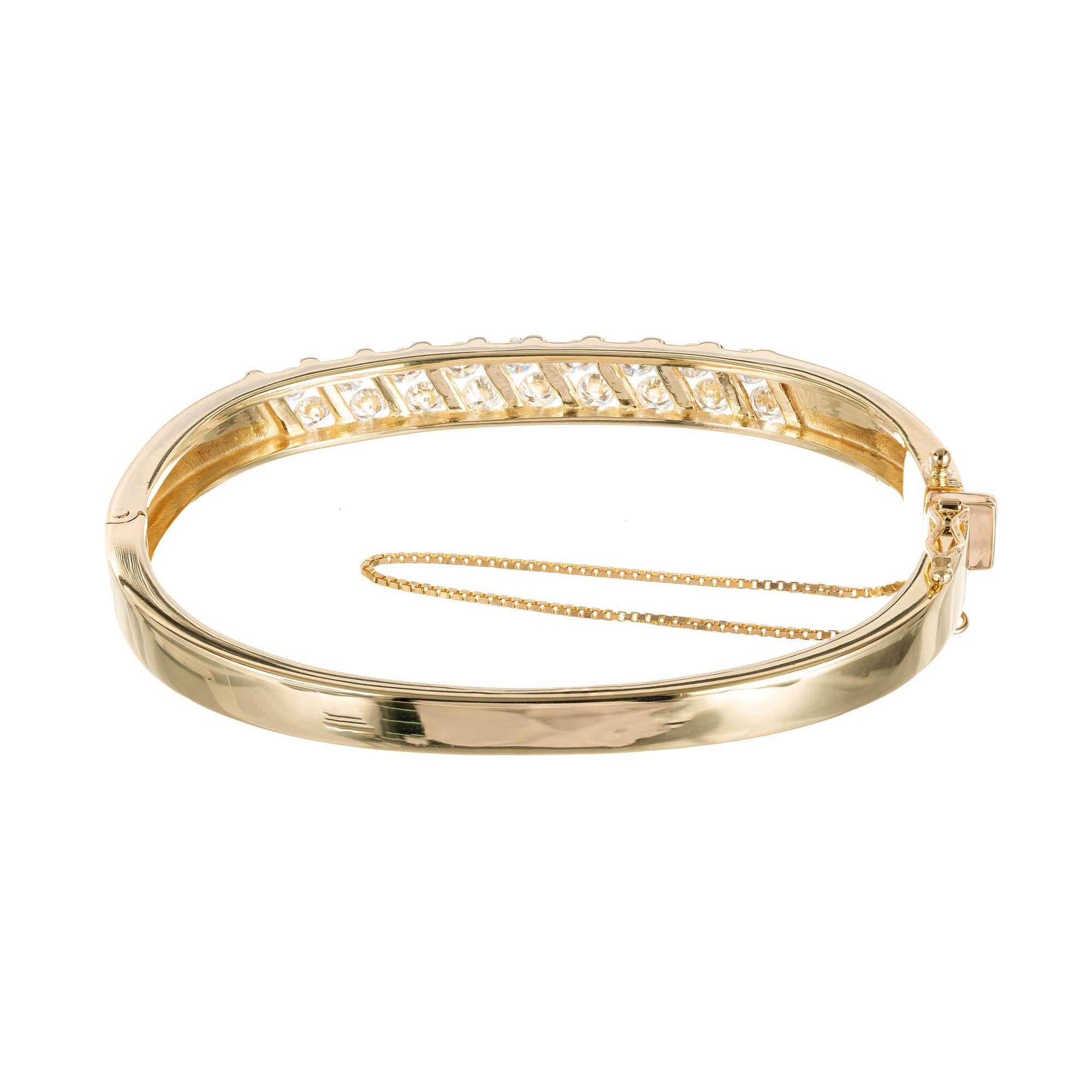 Round Cut 2.30 Carat Diamond Yellow Gold Bangle Bracelet For Sale