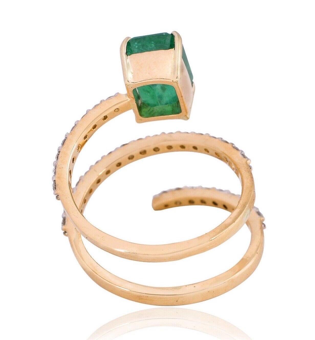 For Sale:  2.30 Carat Emerald Diamond 18 Karat Yellow Gold Spiral Ring 3