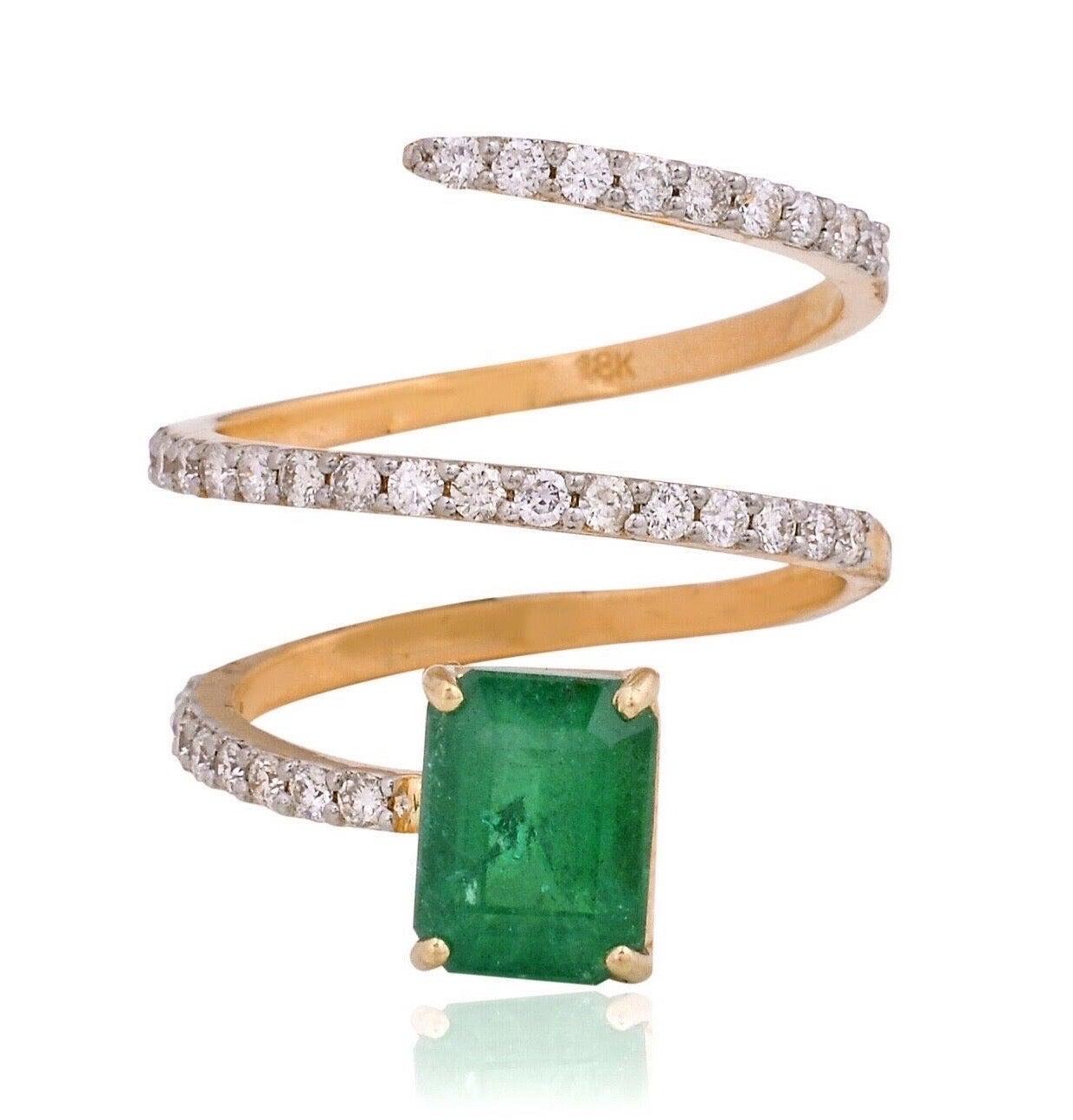 For Sale:  2.30 Carat Emerald Diamond 18 Karat Yellow Gold Spiral Ring 4