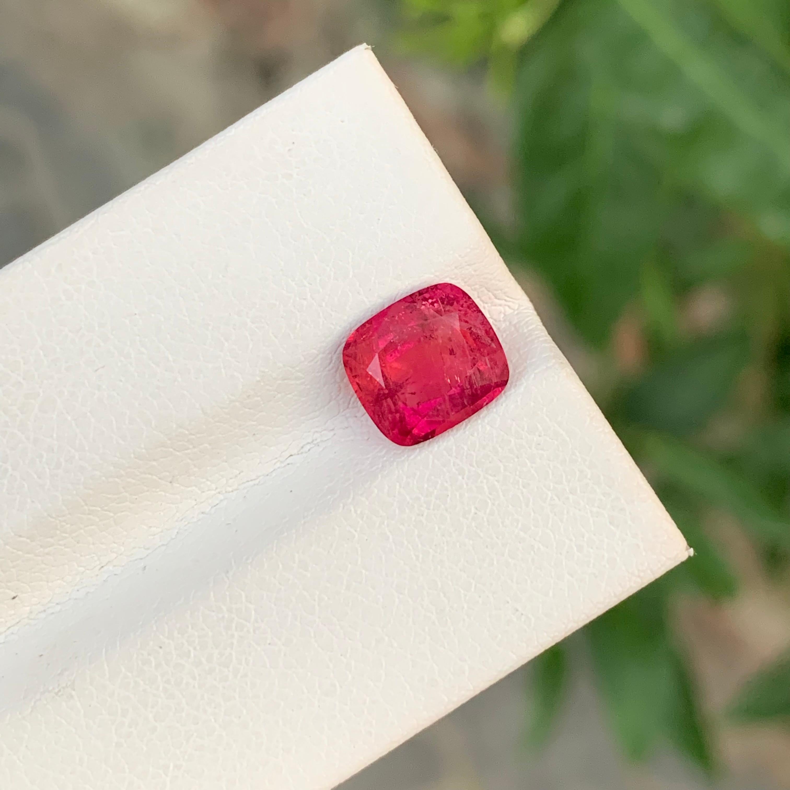 2.30 Carat Good Looking Faceted Rubellite Tourmaline Cushion Shape Gemstone In New Condition For Sale In Peshawar, PK