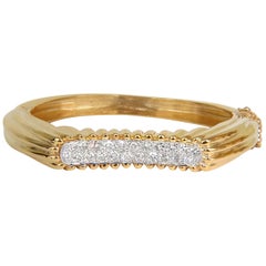 2,30 Karat Armreif im Retro-Stil mit gewelltem Gittermuster und umgekehrten Bögen, 14 Karat Diamanten*