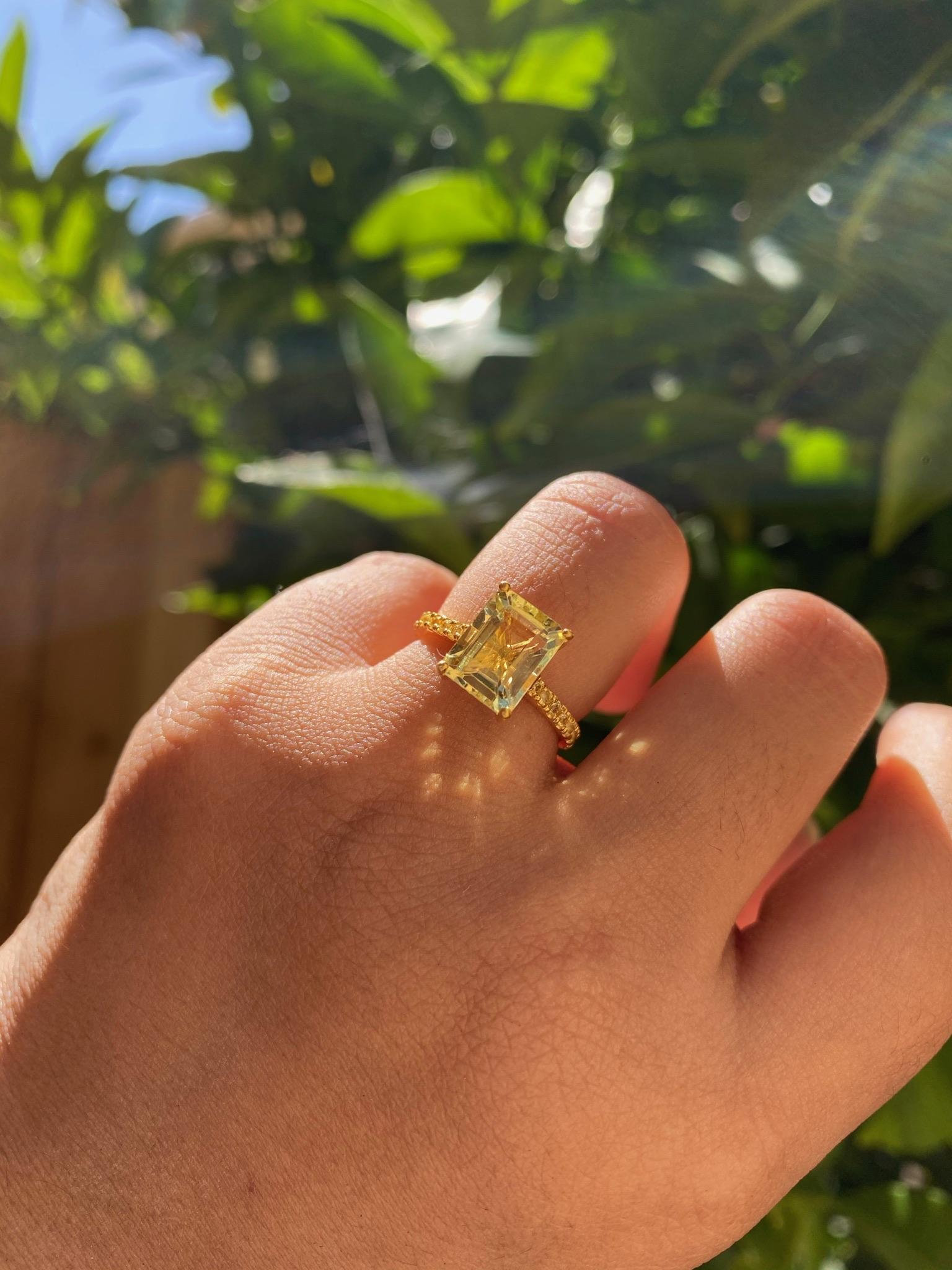 2.30 Carat Lemon Quartz Engagement Ring with Yellow Sapphire In Excellent Condition For Sale In New York, NY