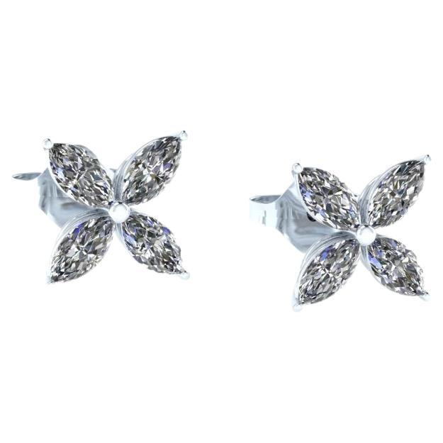 2.30 carats Marquise Diamond Flower earrings made in Platinum in New York by italian jeweler, excellent sparkle, look sophistiqué mais fin et élégant, pret-a-porter, facile à porter idéal du bureau à la soirée, cadeau parfait pour chaque femme.
Les