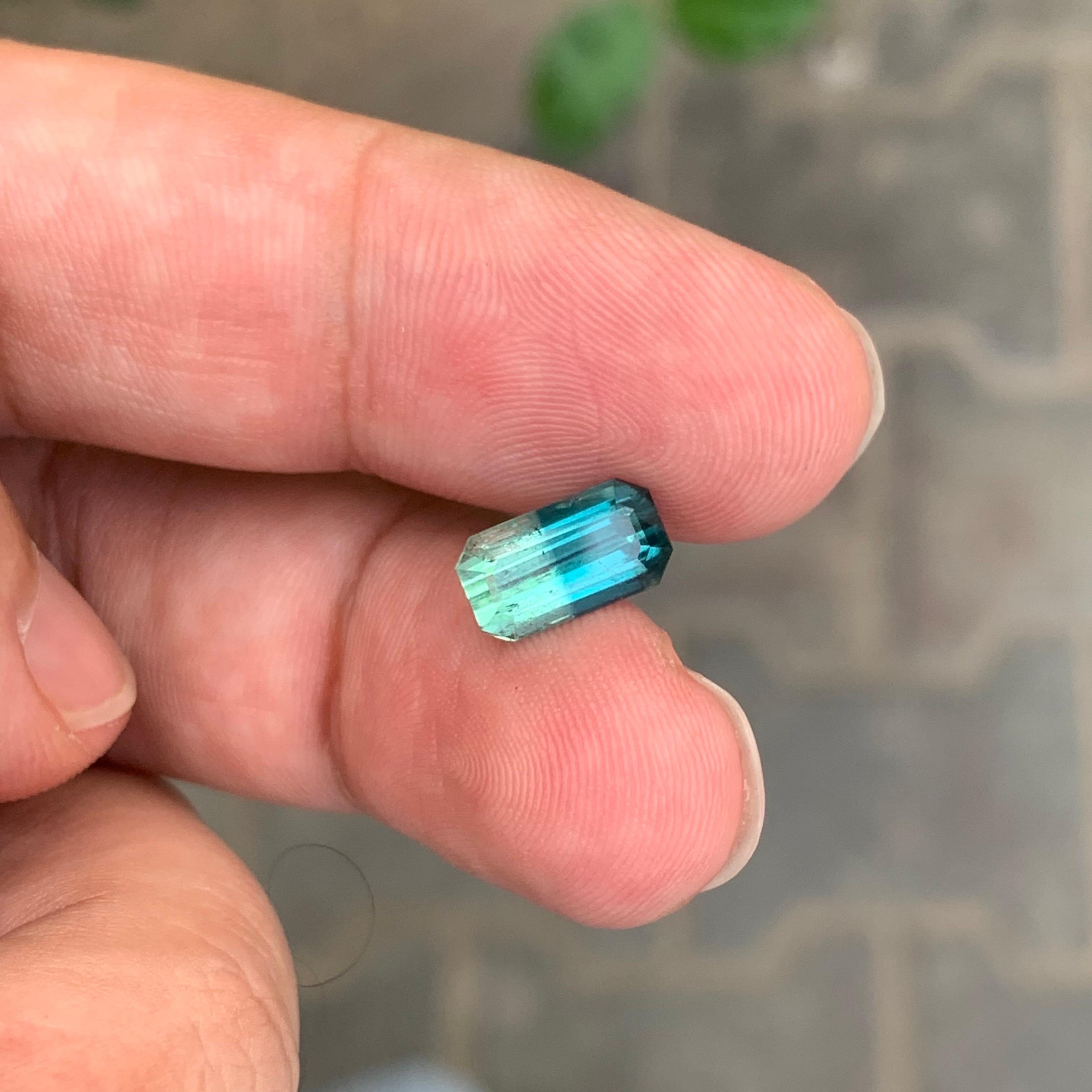 2.30 Carat Natural Bi Colour Tourmaline Emerald Shape Gemstone In New Condition For Sale In Peshawar, PK