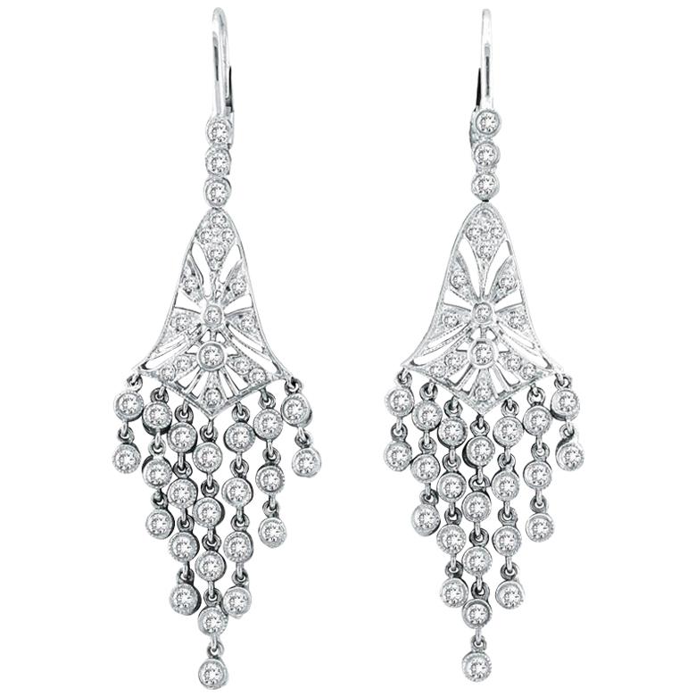 Boucles d'oreilles chandelier en or blanc 14 carats avec diamants naturels de 2,30 carats G SI en vente
