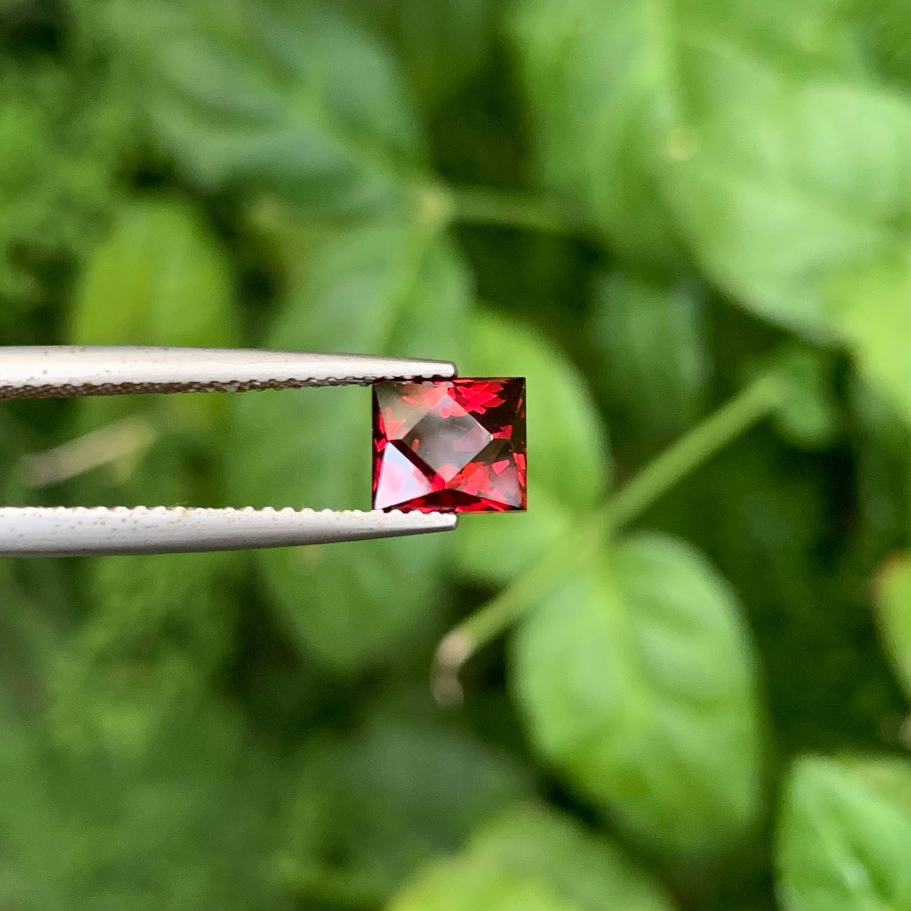 2.30 Carat Natural Faceted Red Rhodolite Garnet Custom Cut African Gemstone (grenat rhodolite rouge à facettes, taille personnalisée) Neuf - En vente à Bangkok, TH