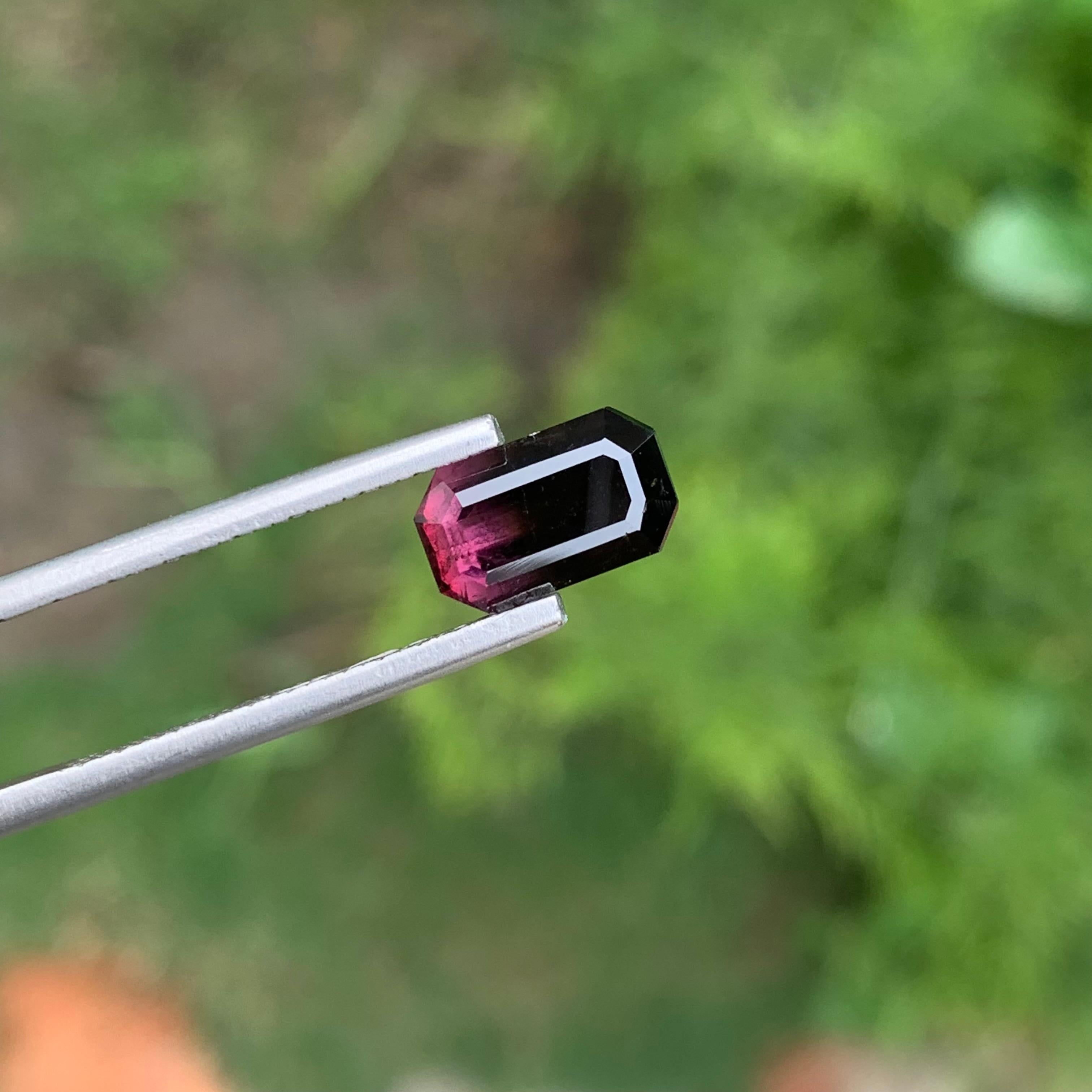 2.30 carati di tormalina bicolore naturale sfusa a forma di smeraldo per gioielli in vendita 1