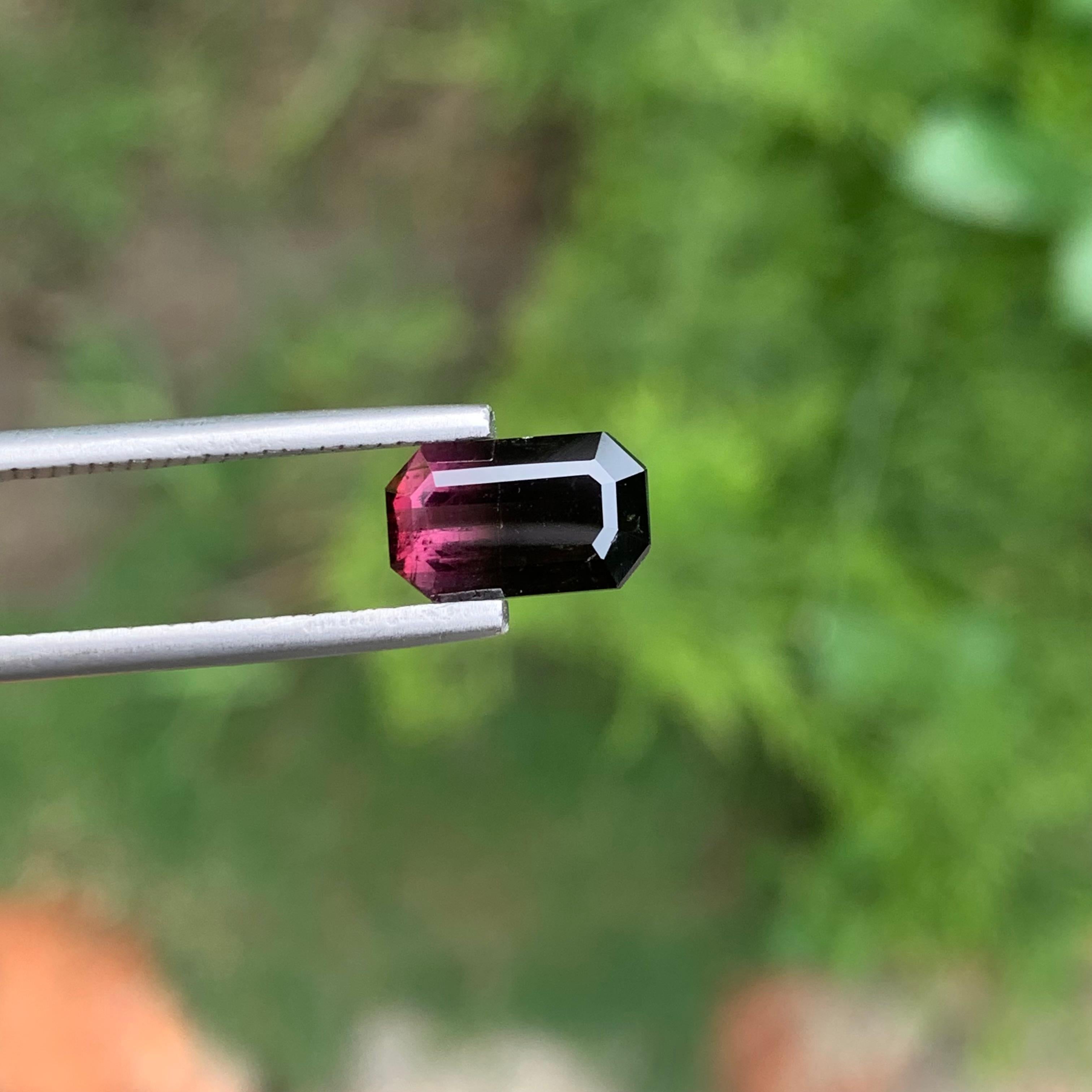2.30 carati di tormalina bicolore naturale sfusa a forma di smeraldo per gioielli in vendita 2