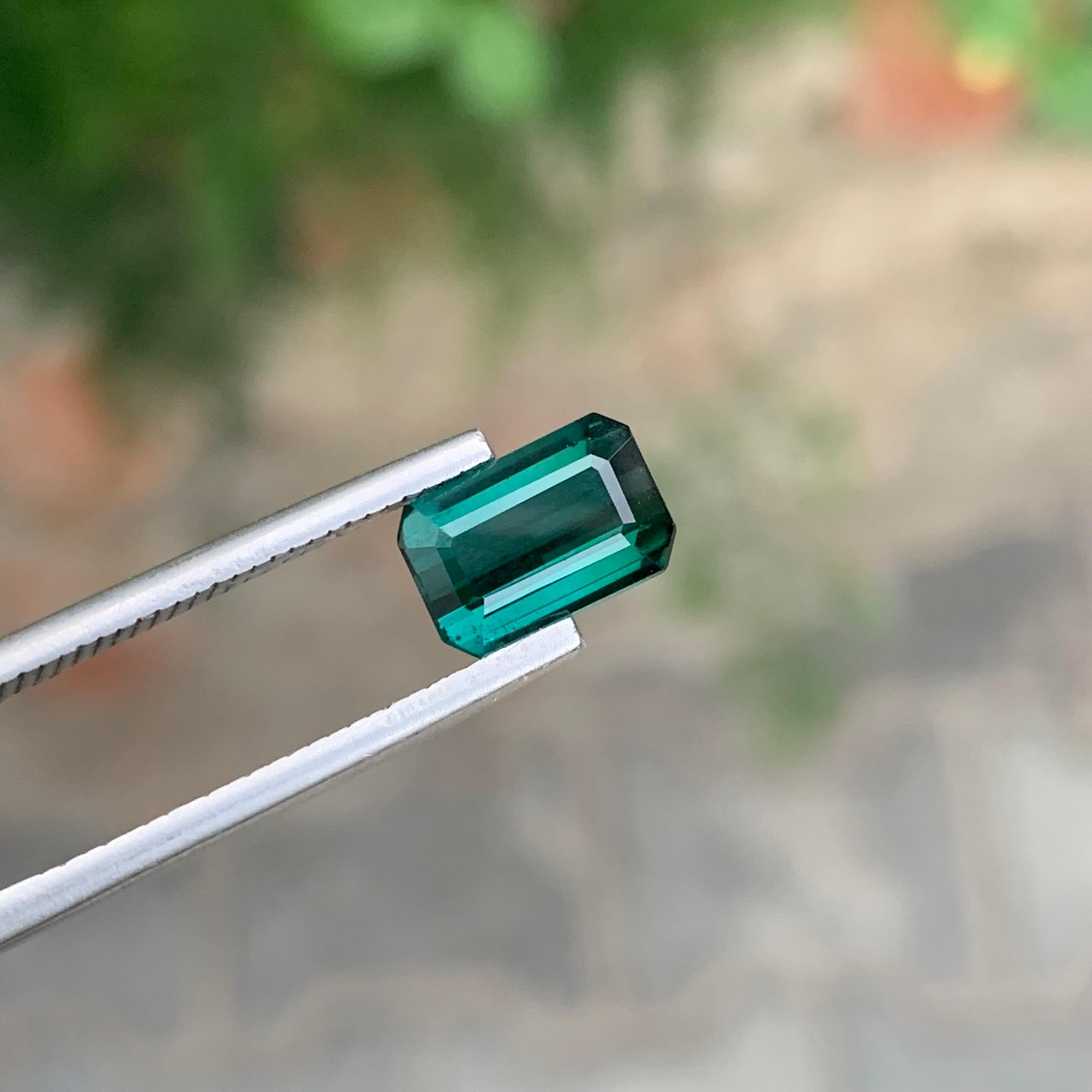 2.30 quilates de turmalina natural suelta de laguna profunda en forma de esmeralda Gema en venta 1