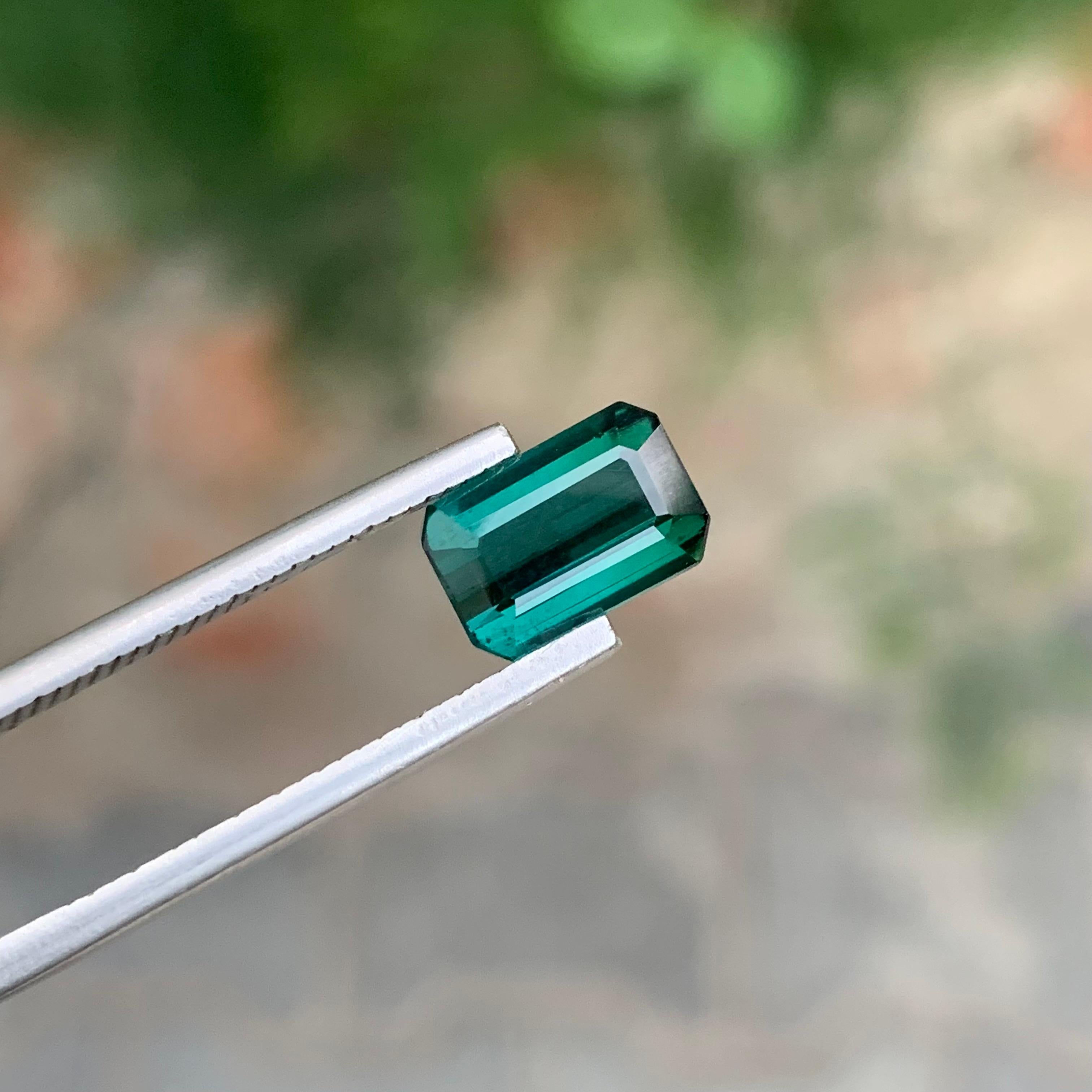 2.30 quilates de turmalina natural suelta de laguna profunda en forma de esmeralda Gema en venta 2
