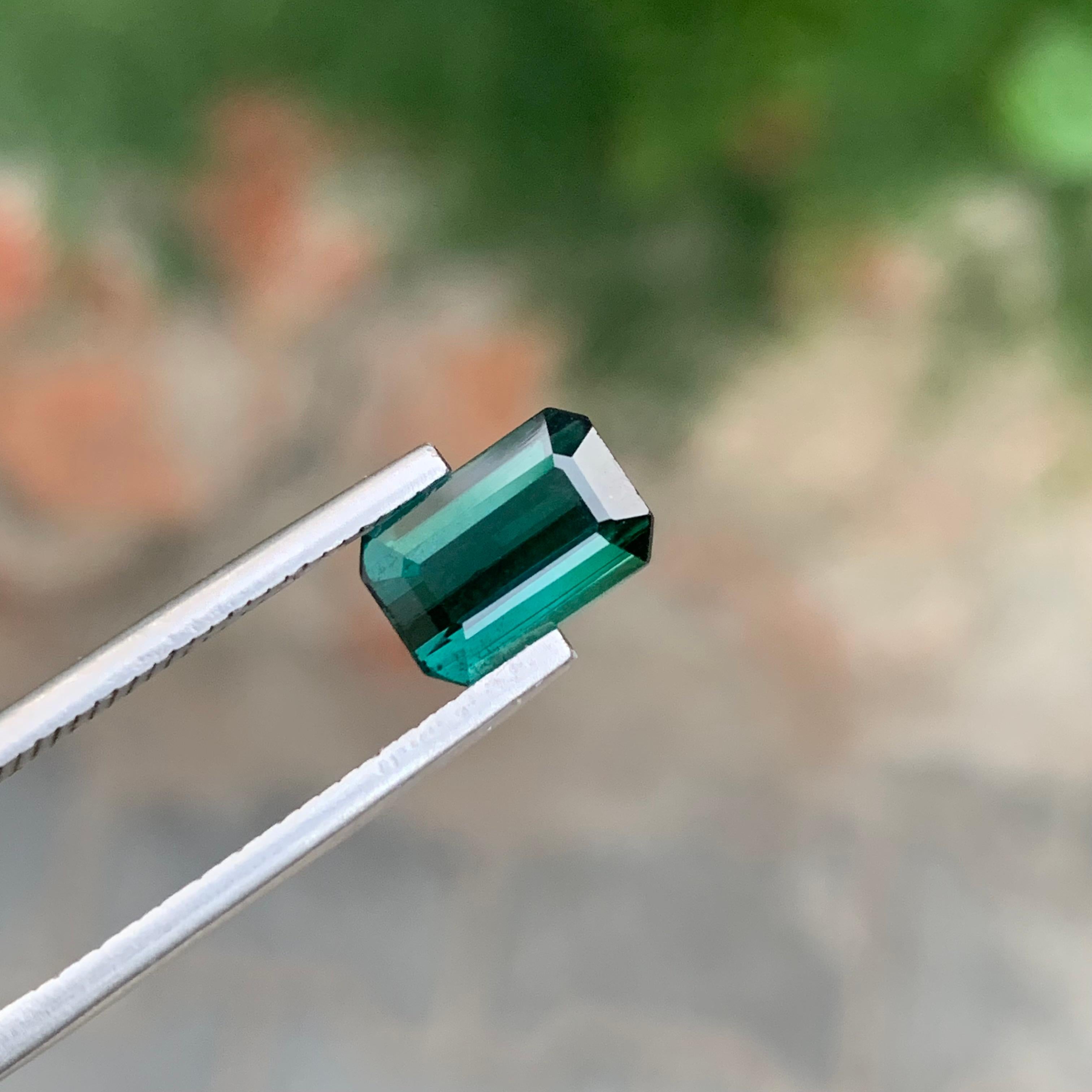 2.30 quilates de turmalina natural suelta de laguna profunda en forma de esmeralda Gema en venta 3