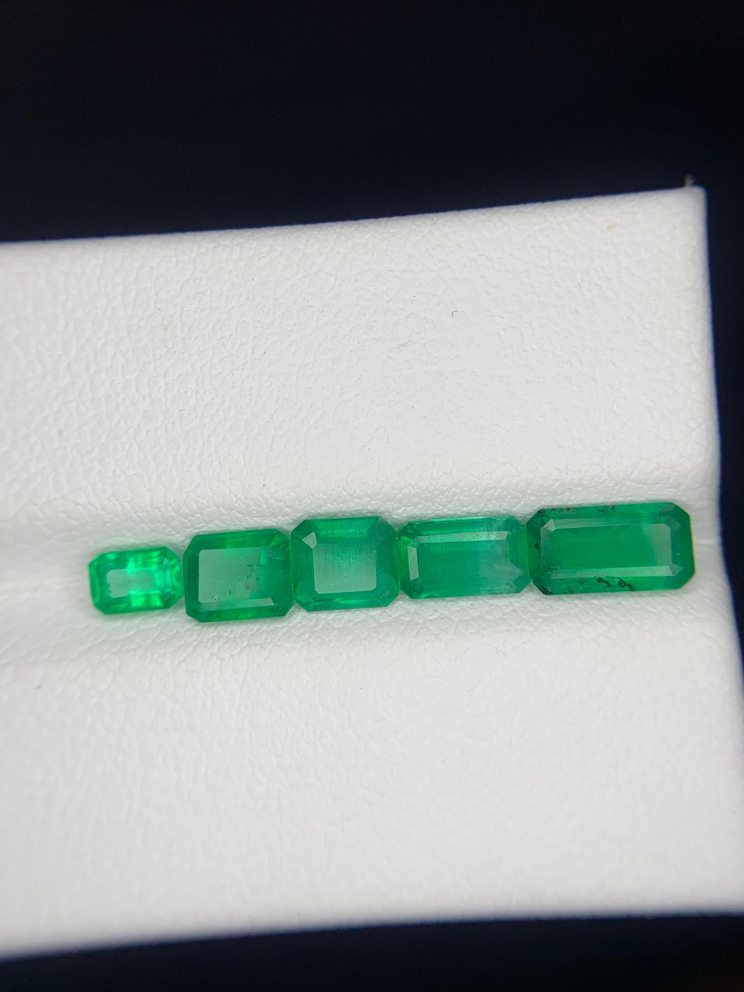 Lotto di smeraldi naturali sfusi da 2,30 carati per la creazione di gioielli in vendita 4