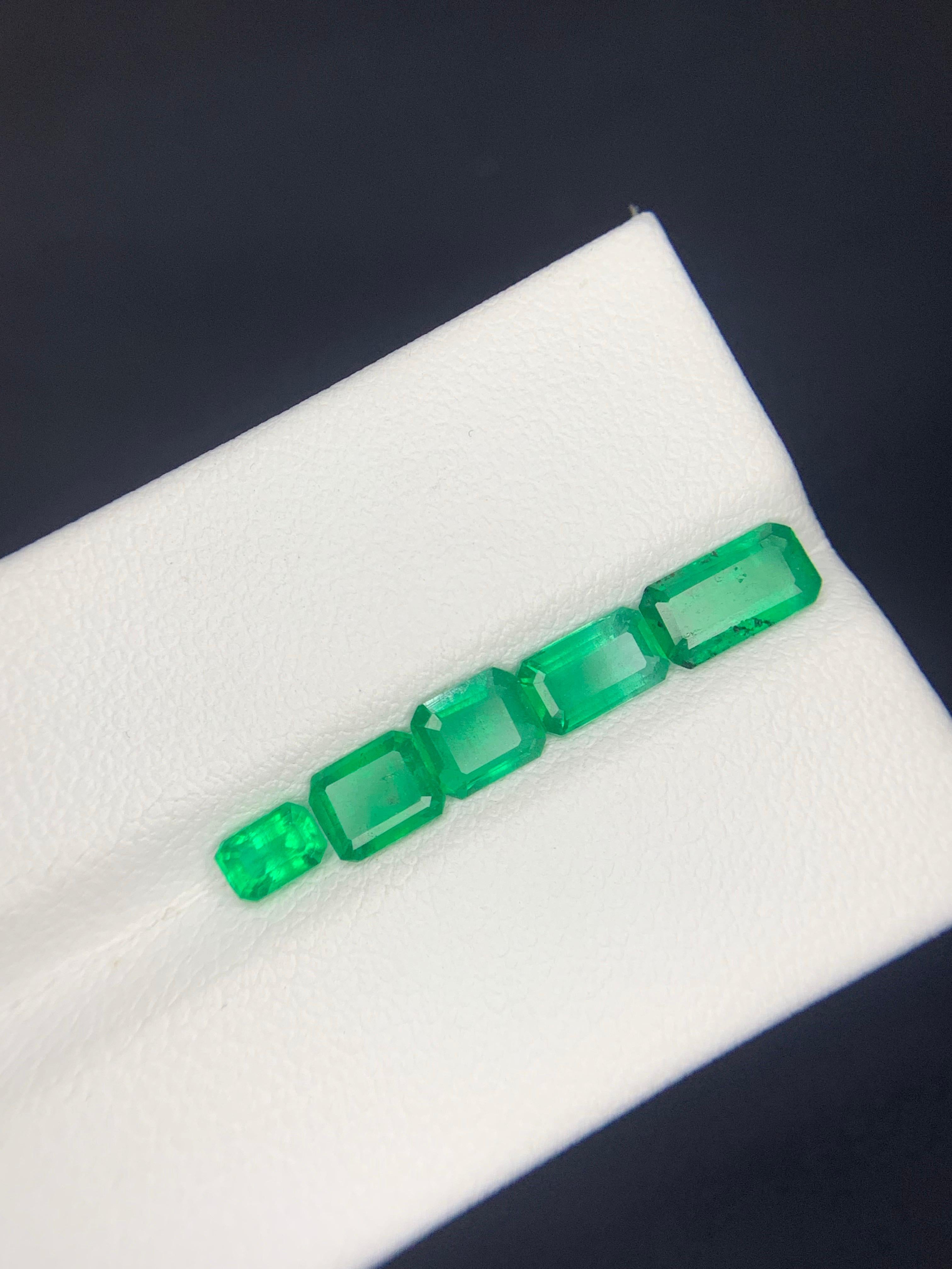 Lotto di smeraldi naturali sfusi da 2,30 carati per la creazione di gioielli in vendita 6