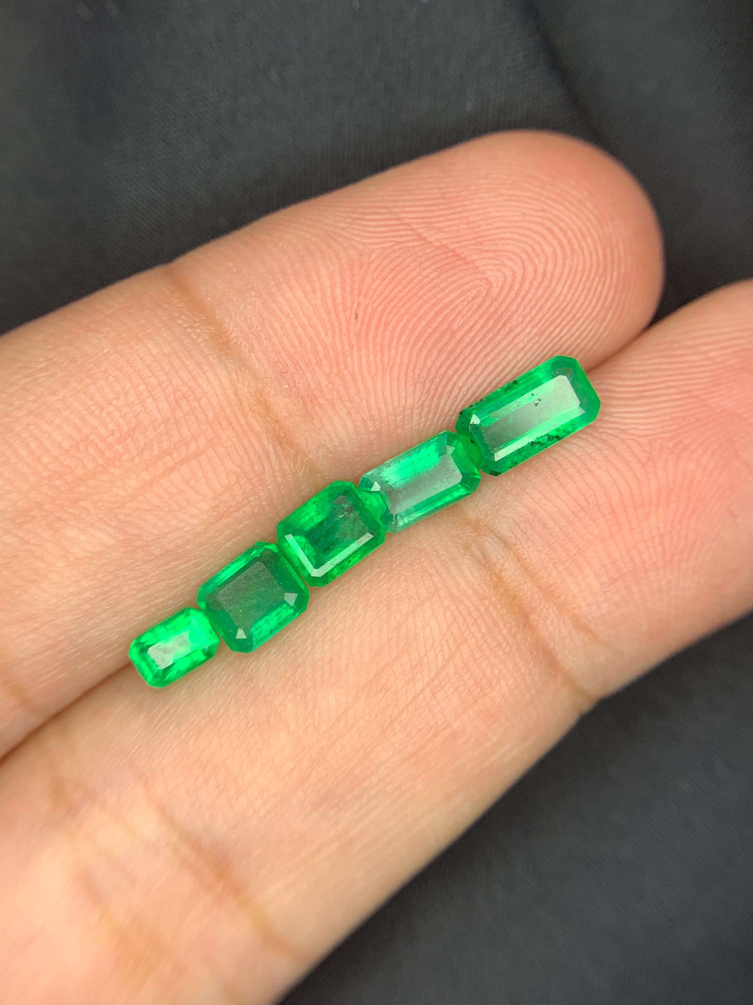 Lotto di smeraldi naturali sfusi da 2,30 carati per la creazione di gioielli in vendita 7