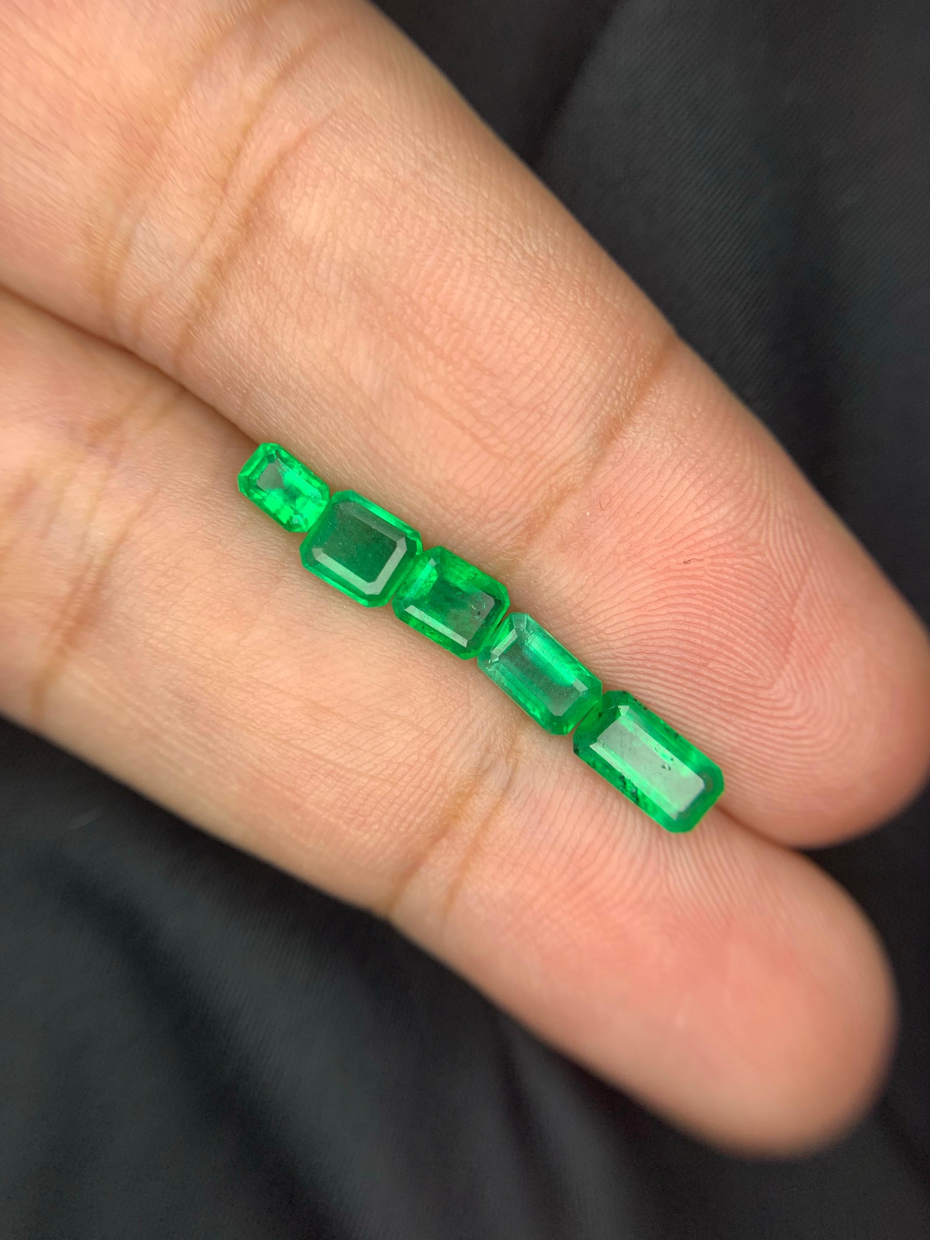 Lotto di smeraldi naturali sfusi da 2,30 carati per la creazione di gioielli in vendita 8