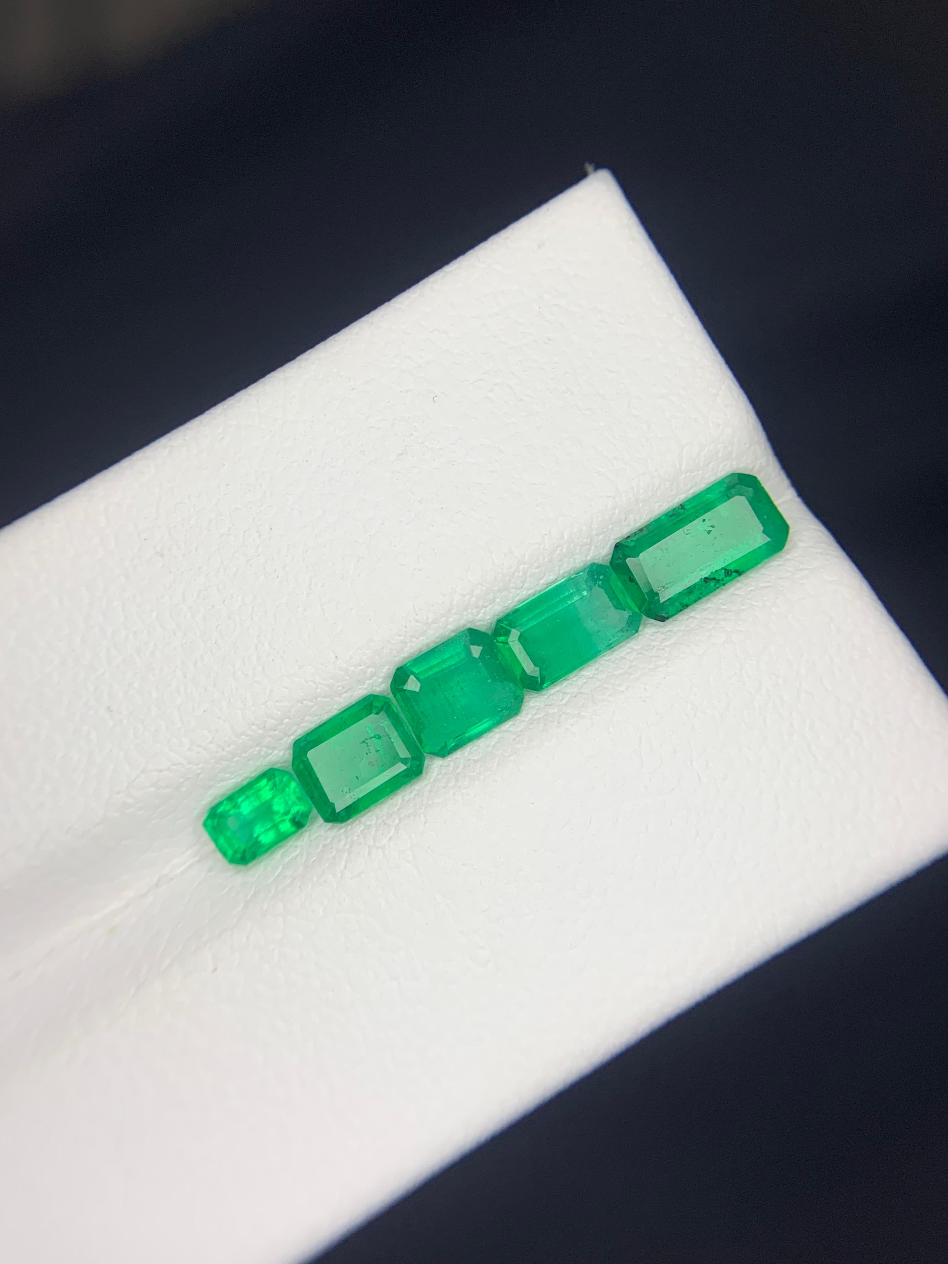 Lotto di smeraldi naturali sfusi da 2,30 carati per la creazione di gioielli in vendita 9