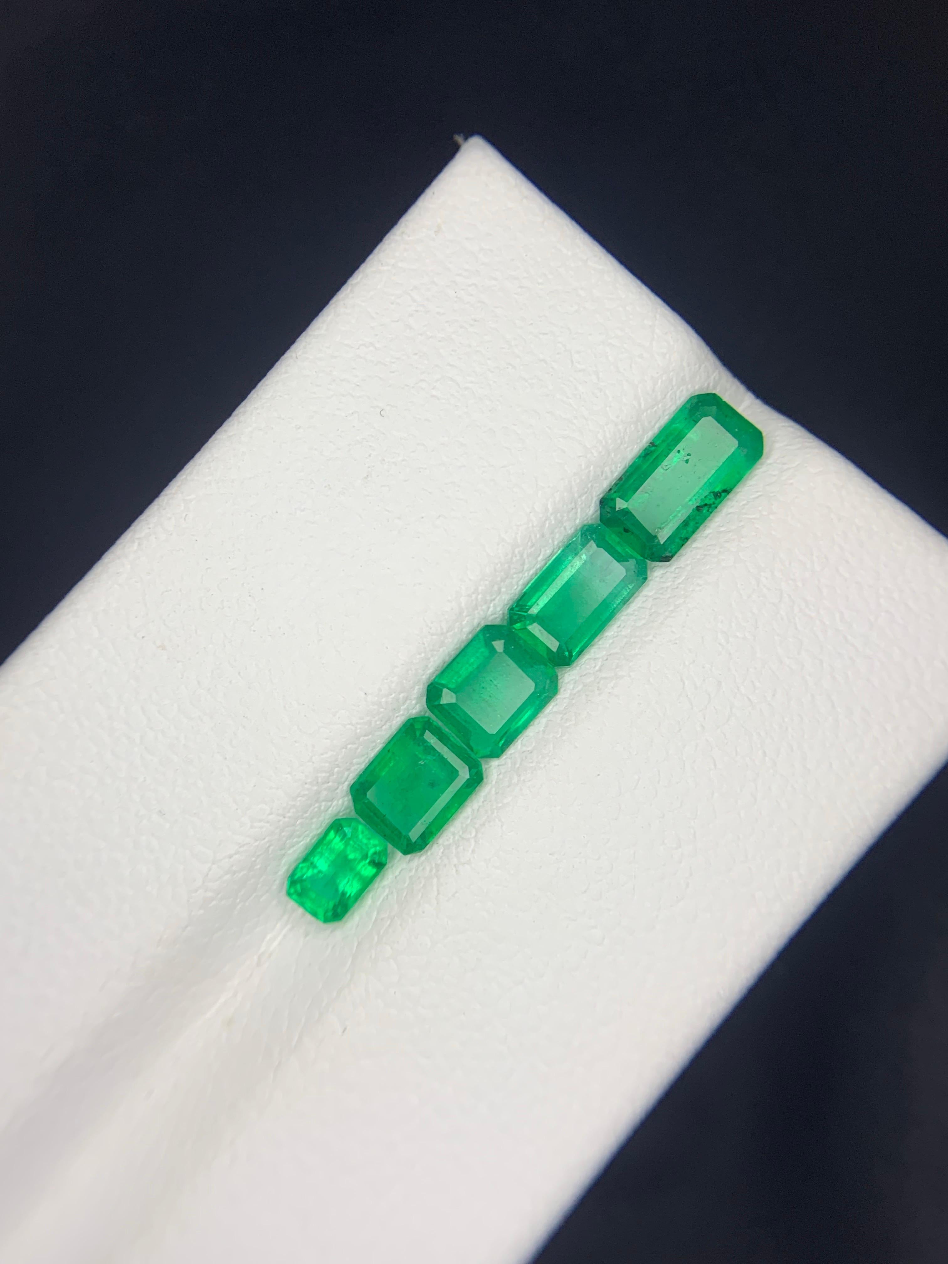 Taglio smeraldo Lotto di smeraldi naturali sfusi da 2,30 carati per la creazione di gioielli in vendita