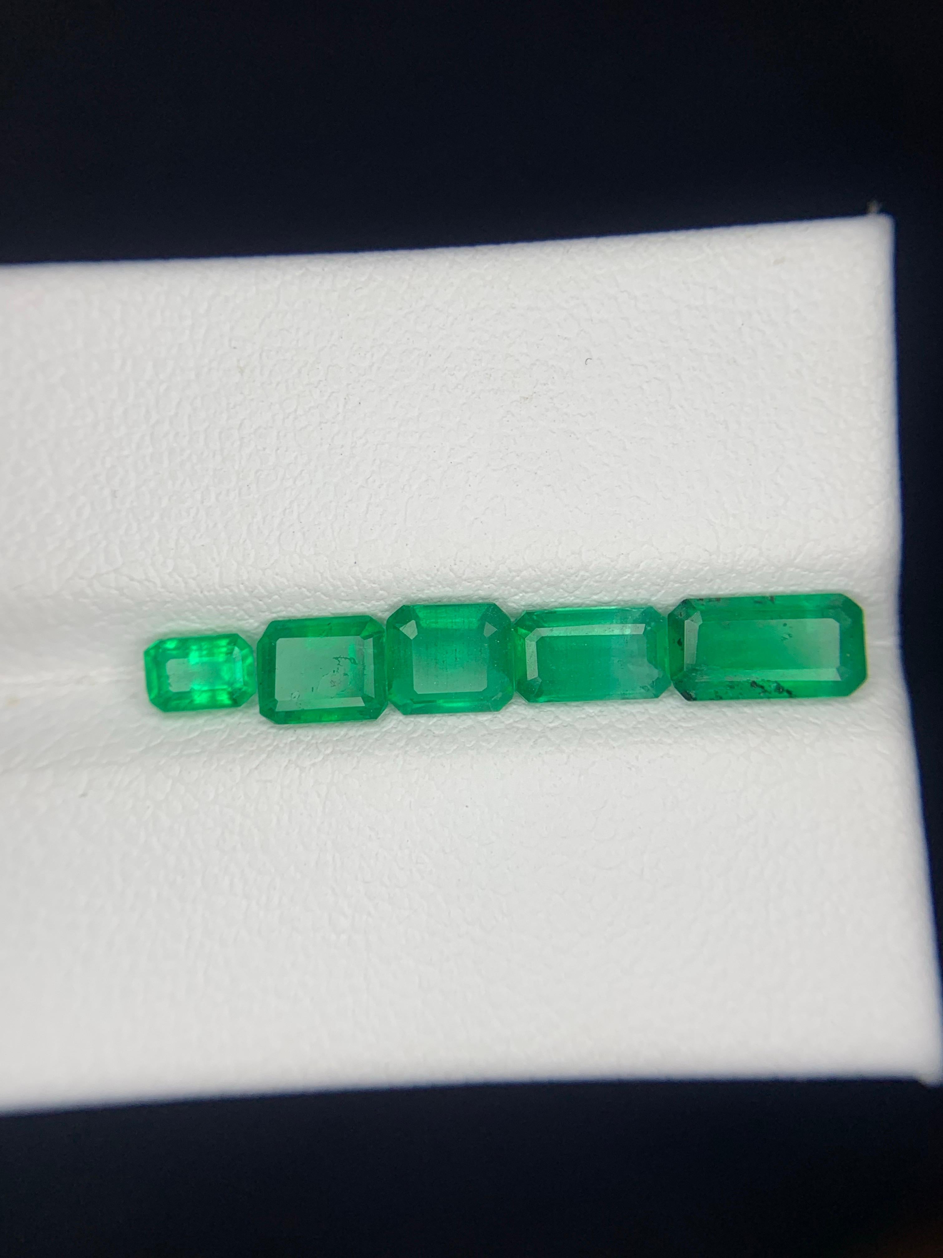 Lotto di smeraldi naturali sfusi da 2,30 carati per la creazione di gioielli in vendita 3