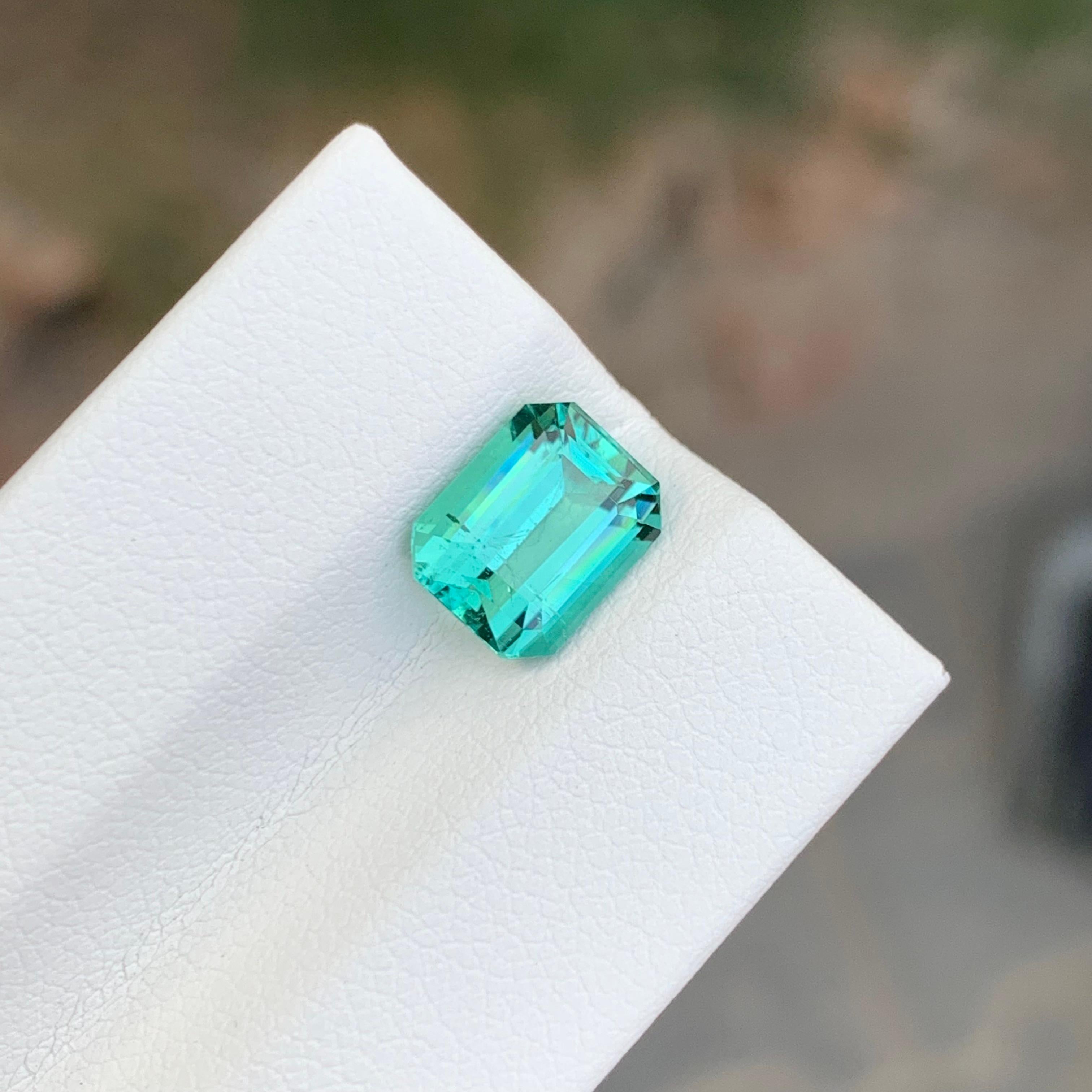 Pierre précieuse naturelle non sertie de 2,30 carats, tourmaline bleue verte en forme d'émeraude en vente 5