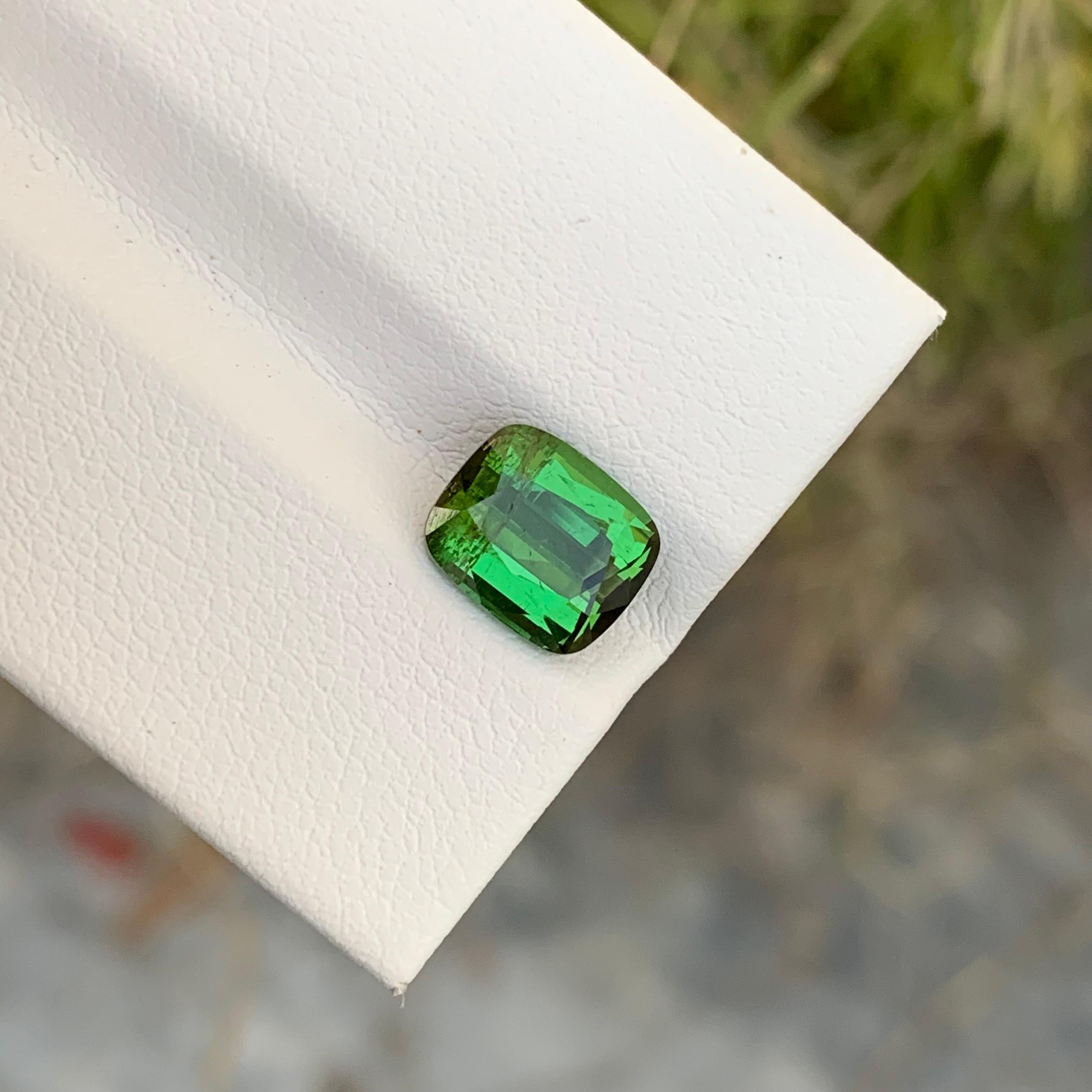2.30 Carat Natural Loose Green Tourmaline Cushion Shape Gem For Ring Jewellery  In New Condition For Sale In Peshawar, PK