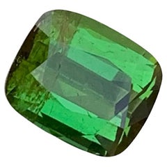 Tourmaline verte naturelle non sertie de 2,30 carats en forme de coussin pour bague 